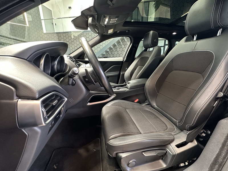 Jaguar F-Pace R-Sport 20d AWD — photo 8