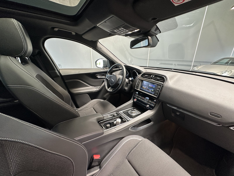 Jaguar F-Pace R-Sport 20d AWD — photo 24