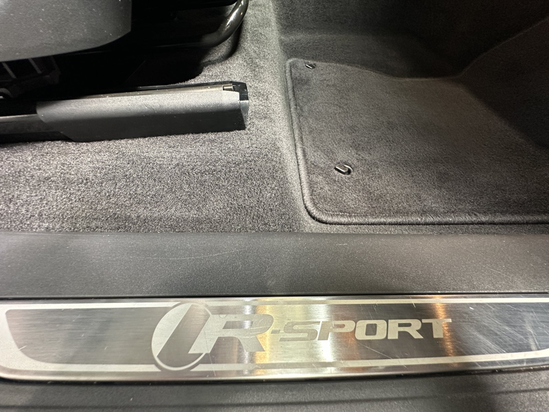 Jaguar F-Pace R-Sport 20d AWD — photo 23