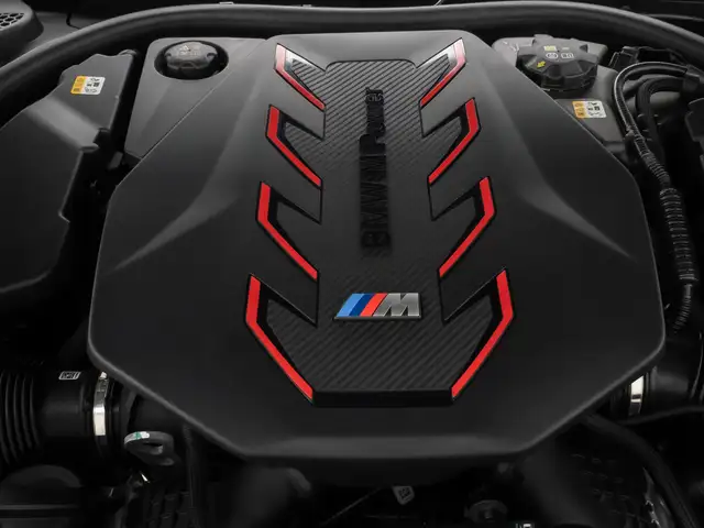 BMW M5 view 13