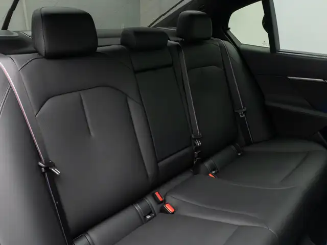 BMW M5 view 24