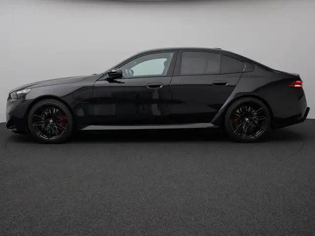 BMW M5 view 7