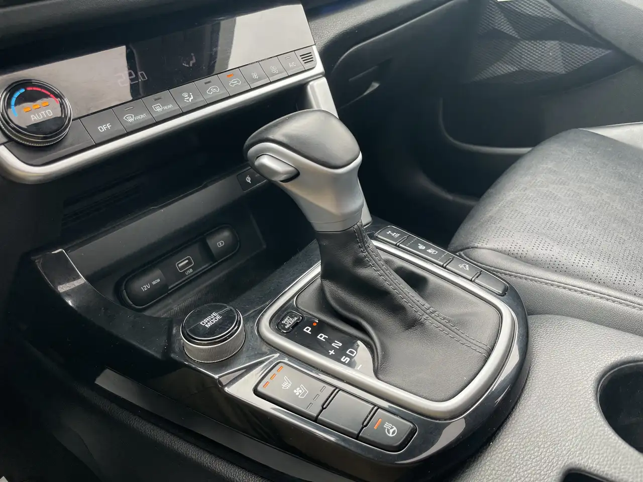 Kia Seltos снимка Kia Seltos
