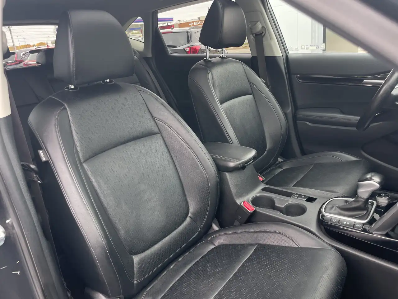 Kia Seltos снимка Kia Seltos