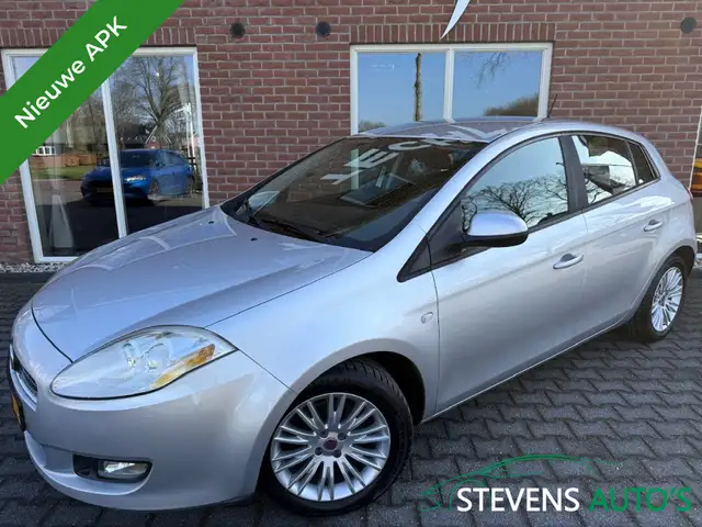 Fiat Bravo 1.4 T-Jet Corporate NIEUWE APK / RIJDT GOED / AIRC