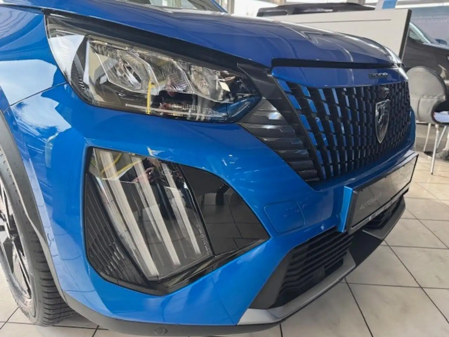 Peugeot 2008 Allure Hybrid 136 Bleu - 2