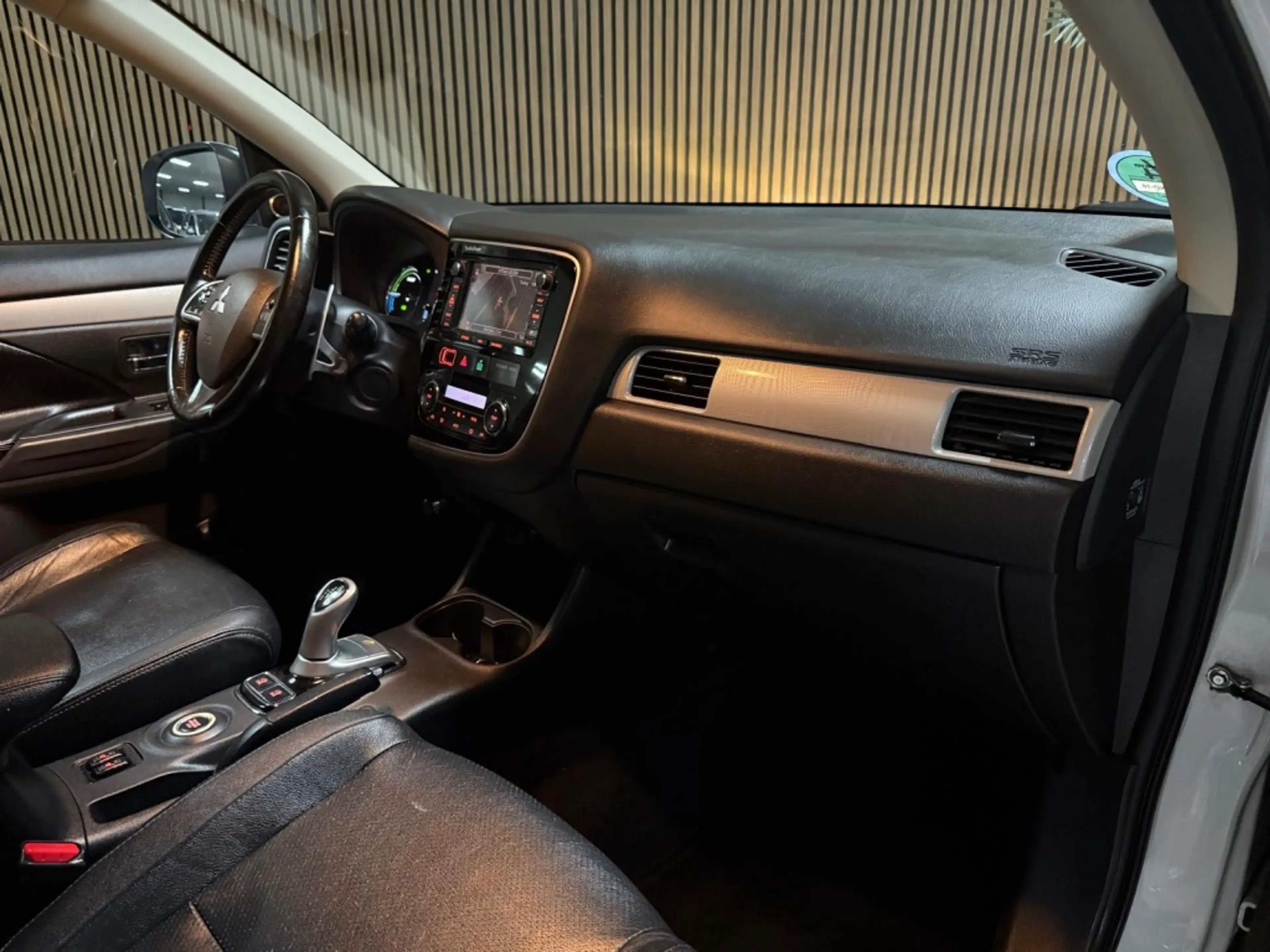 Mitsubishi Outlander 2.0 PHEV Instyle — photo 10