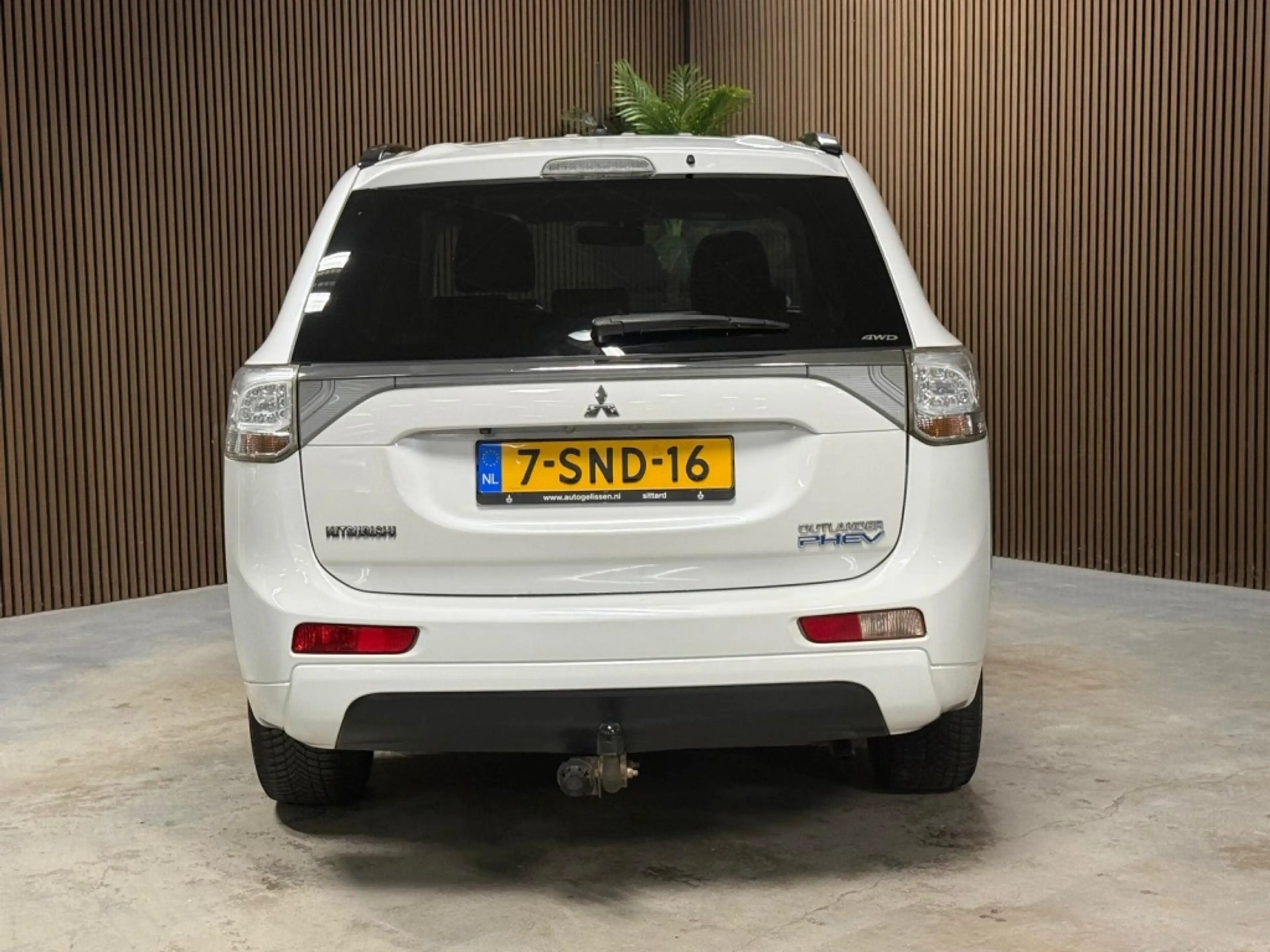 Mitsubishi Outlander 2.0 PHEV Instyle — photo 5
