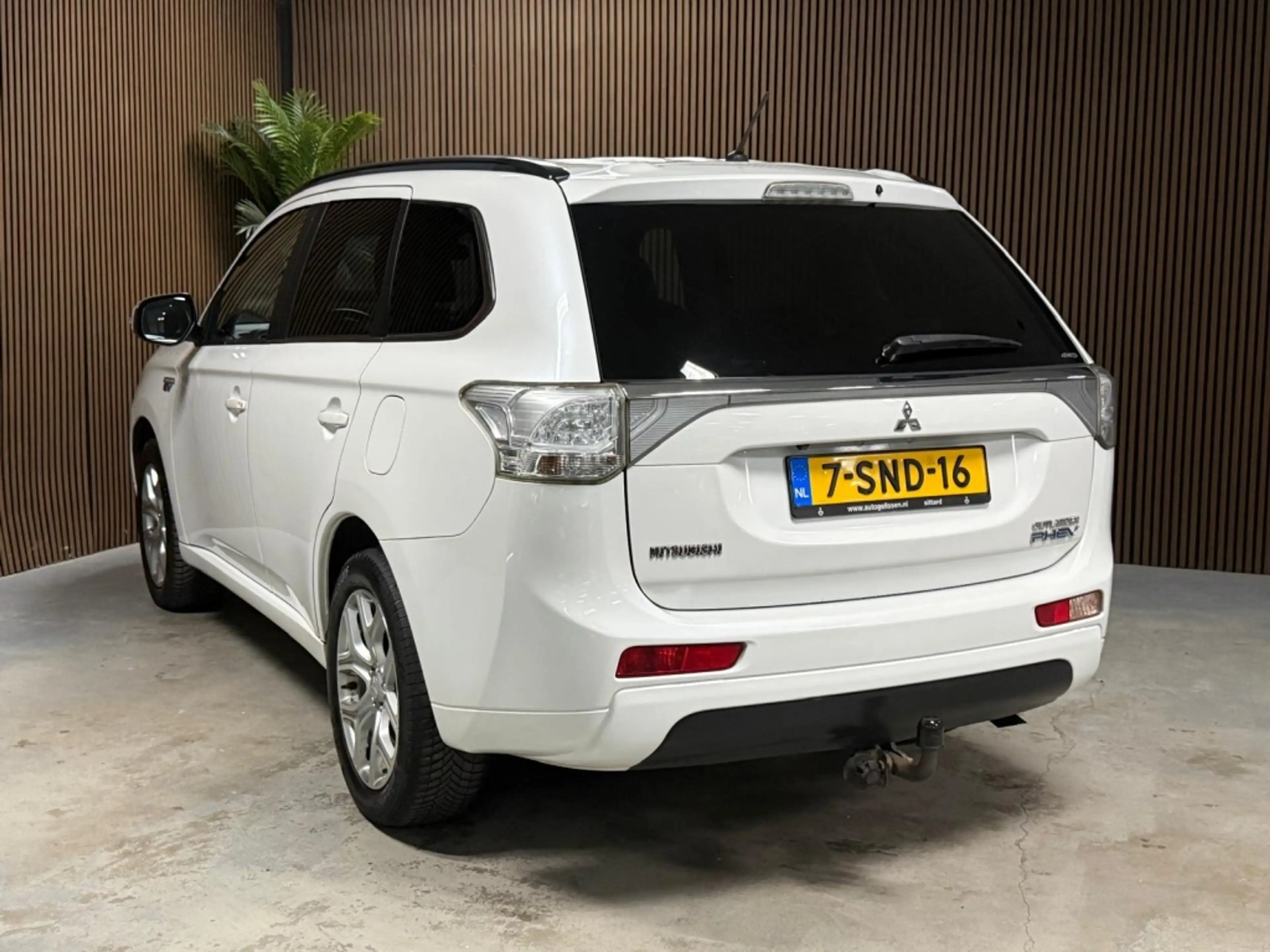 Mitsubishi Outlander 2.0 PHEV Instyle — photo 8