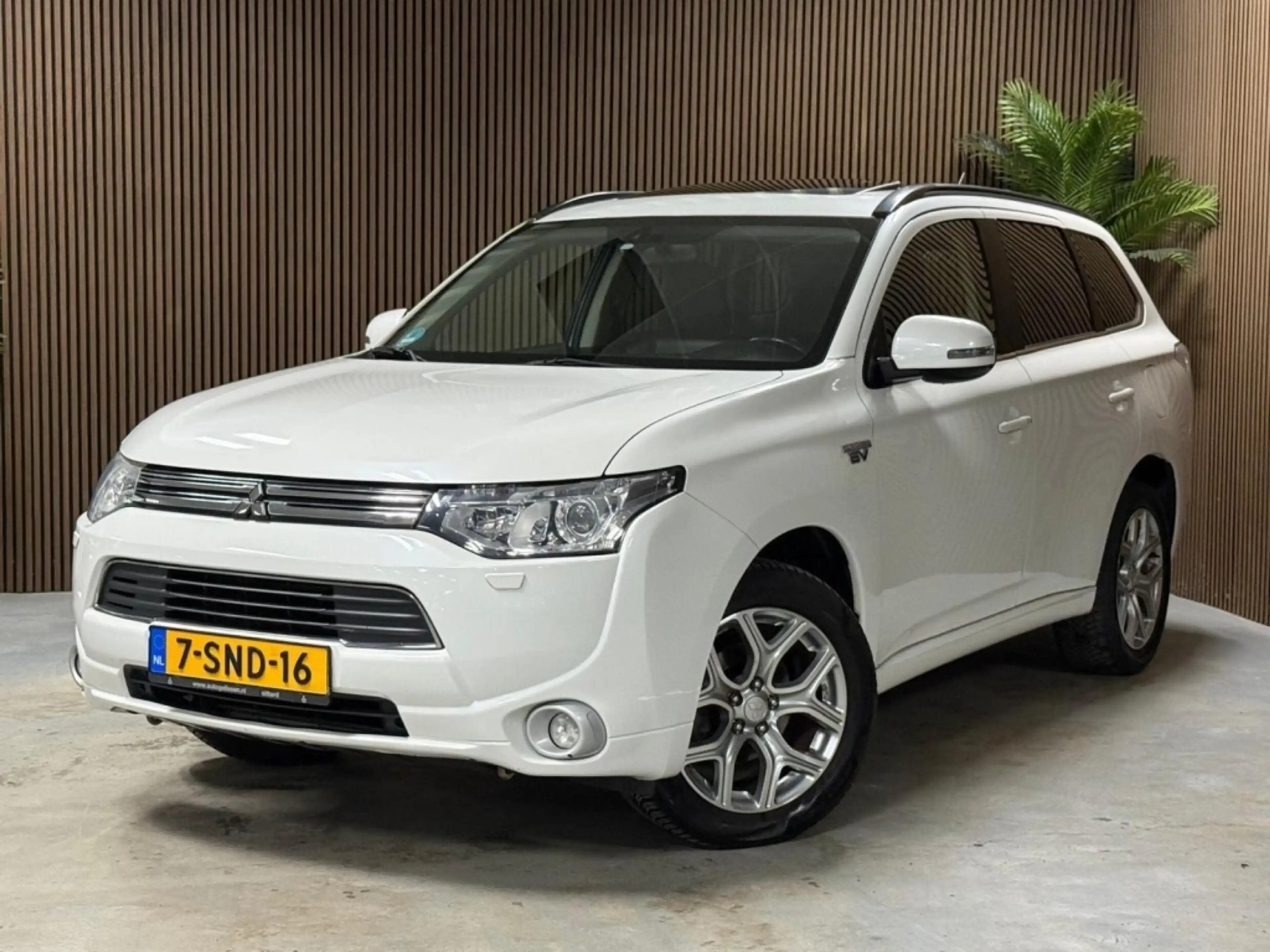 Mitsubishi Outlander 2.0 PHEV Instyle