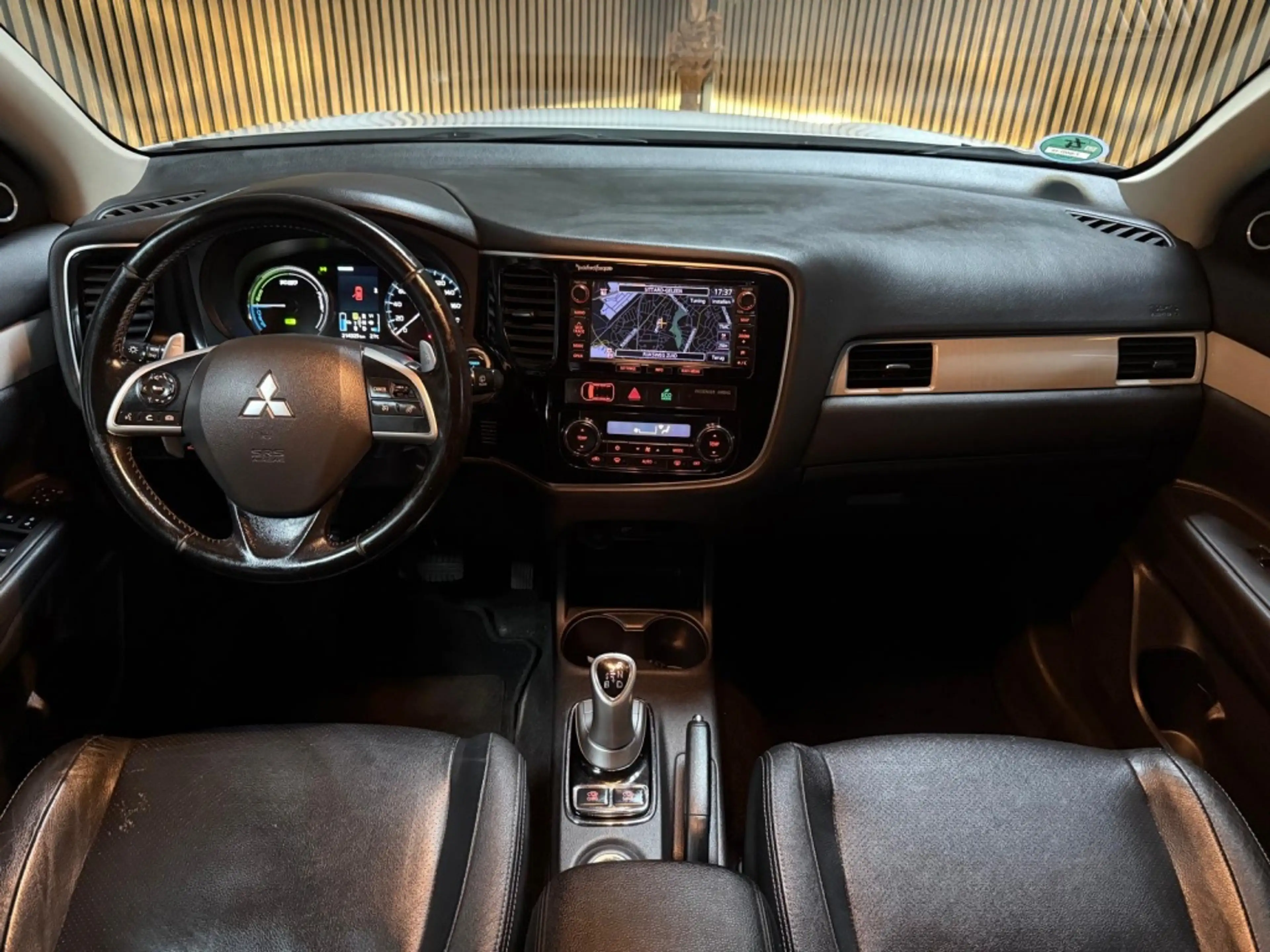Mitsubishi Outlander 2.0 PHEV Instyle — photo 9