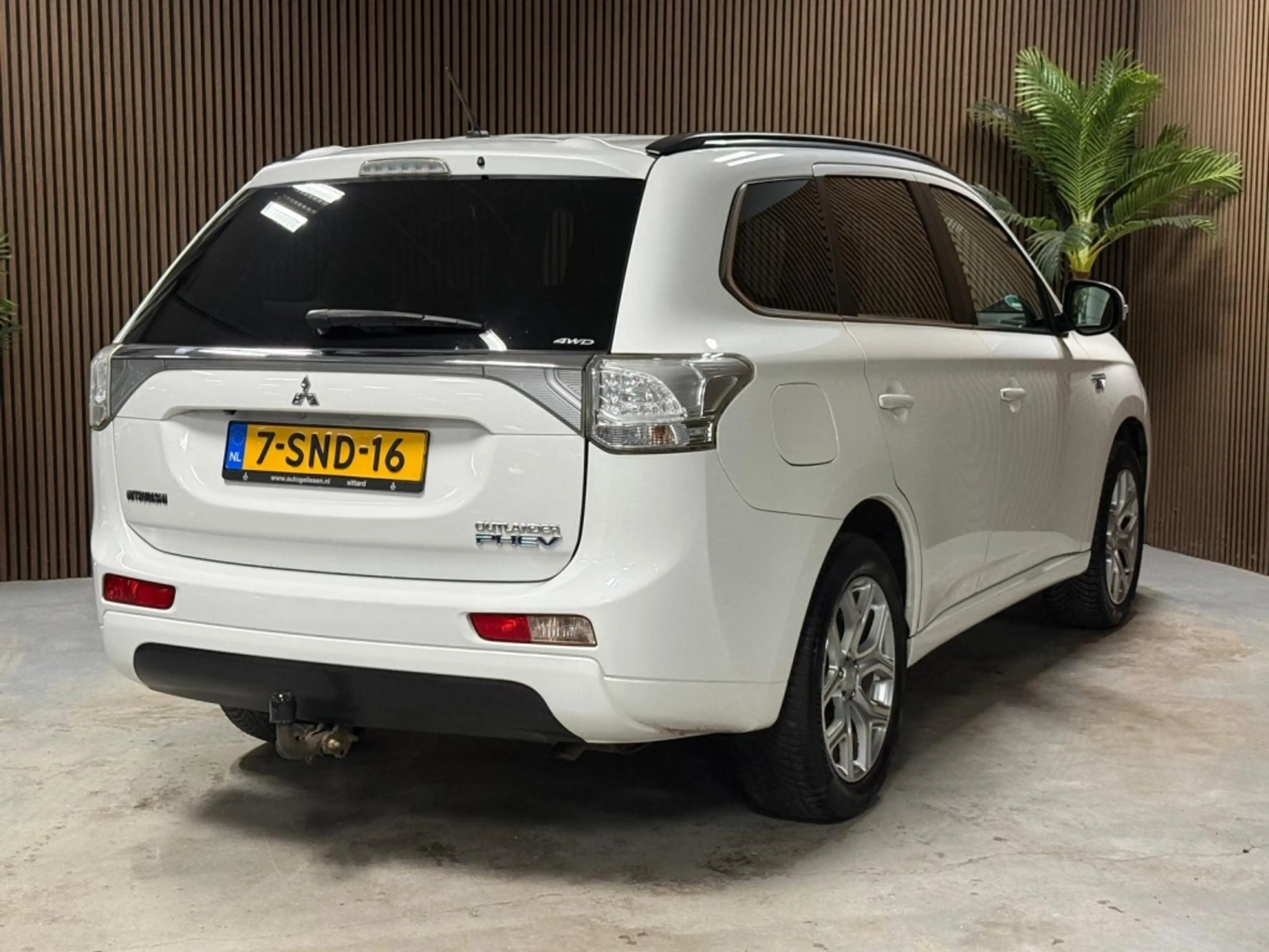 Mitsubishi Outlander 2.0 PHEV Instyle — photo 6