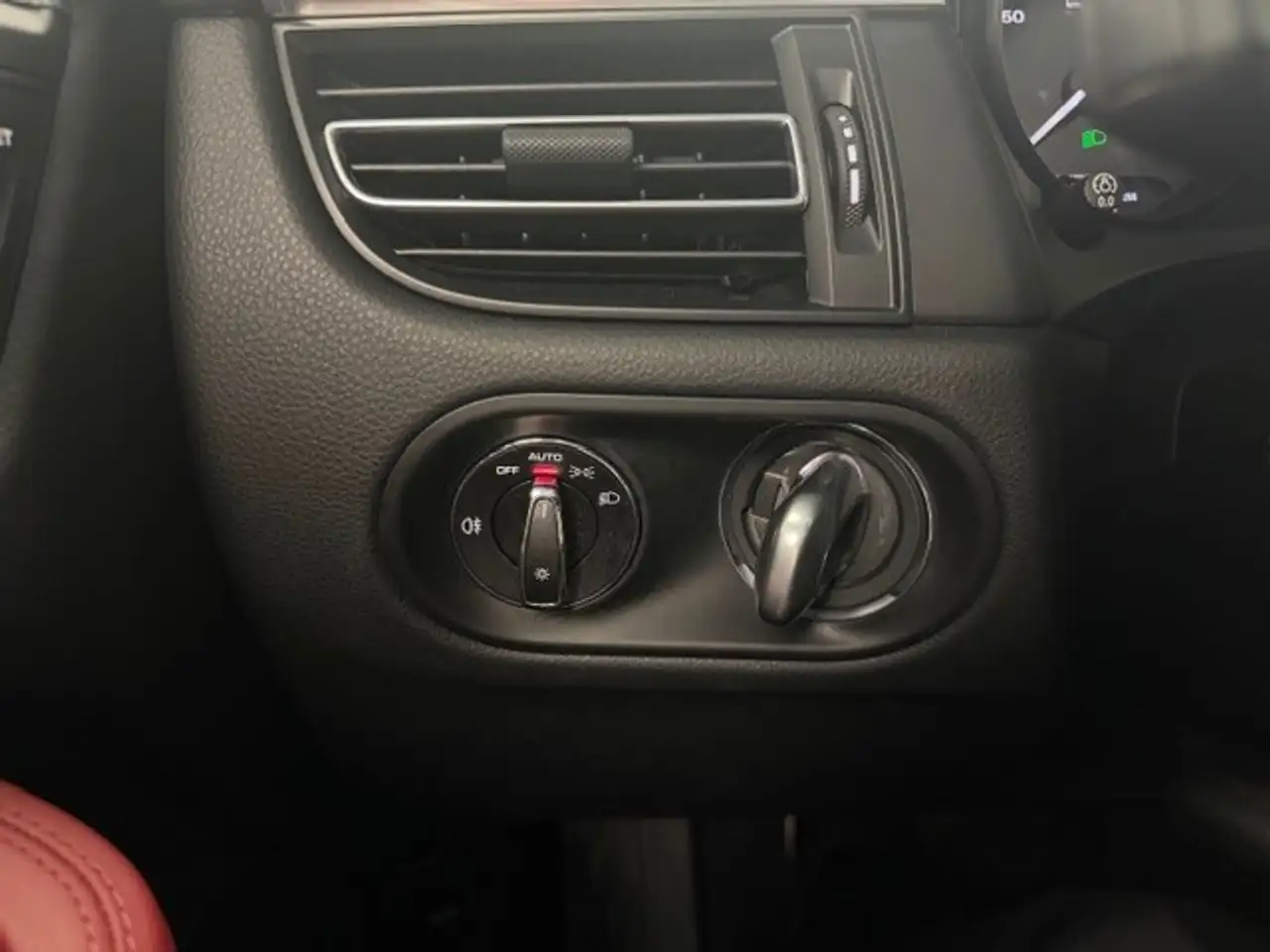 Porsche Macan снимка Porsche Macan