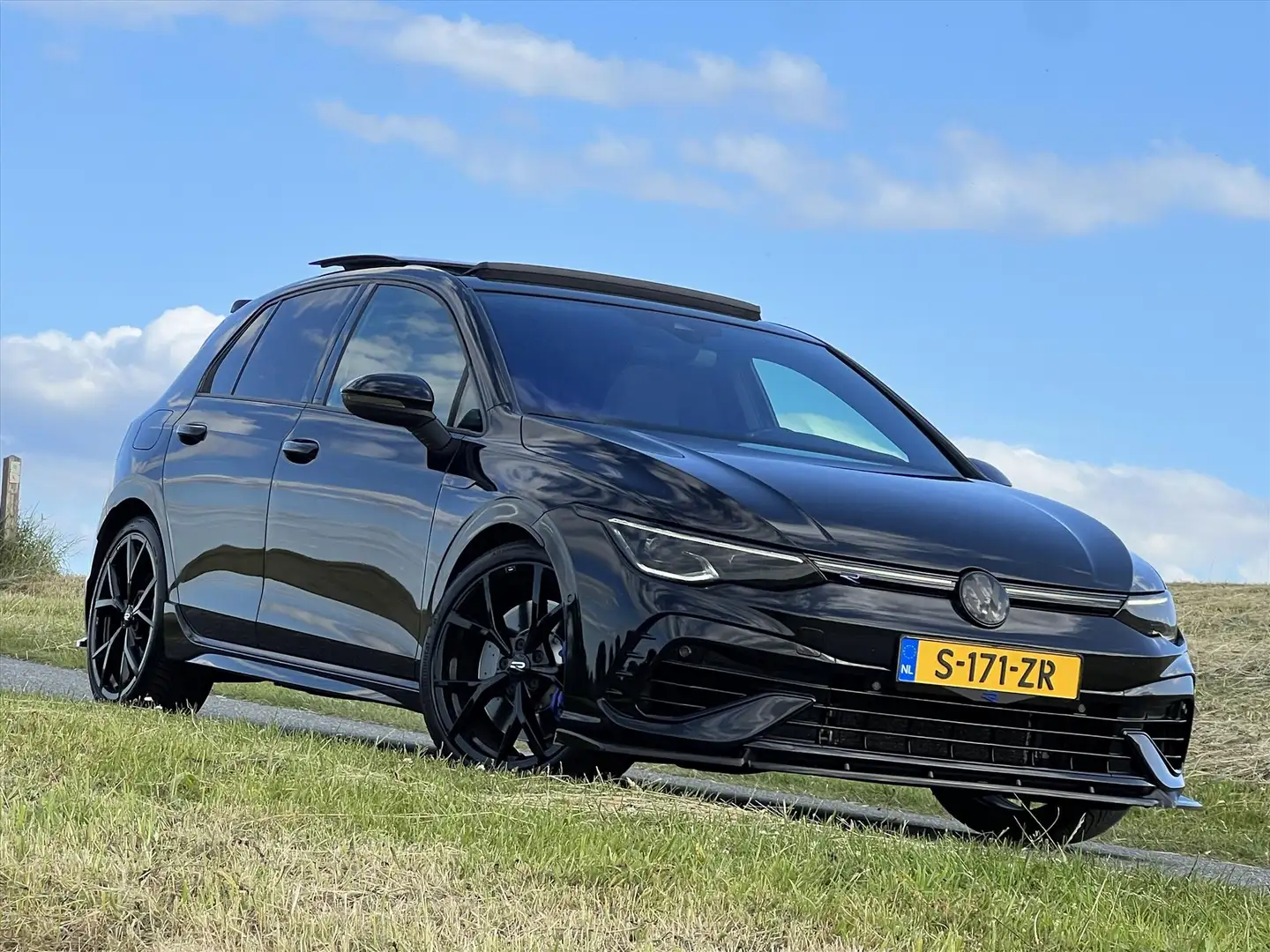 Volkswagen Golf 8 2.0 TSI R 380PK 4Motion / Pano / Led/Carbon Stuu Zwart - 2