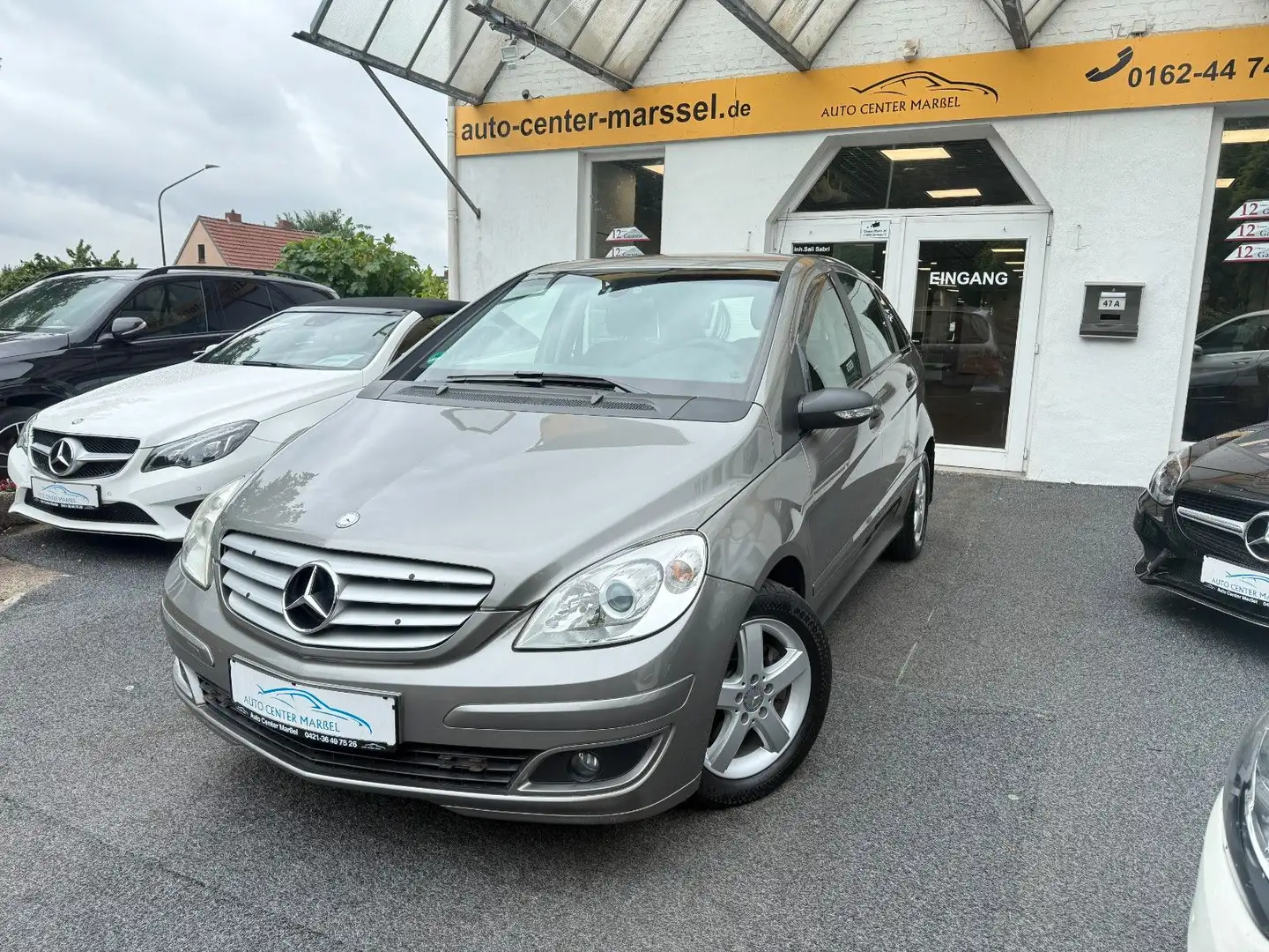 Mercedes-Benz B 200 Automatik NAVI/SHZ/TEMPOMAT/AHK Šedá - 1