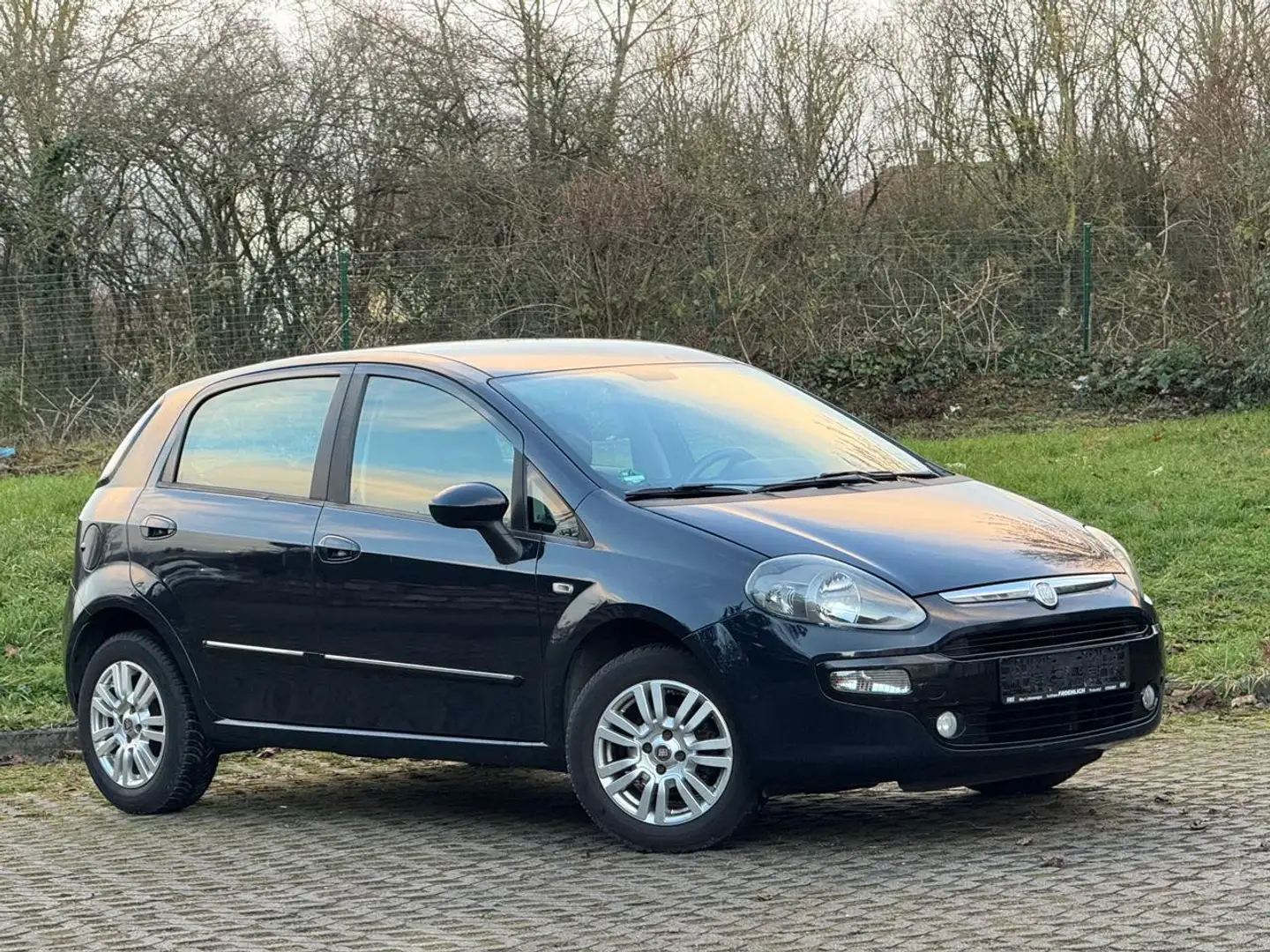 Fiat Grande Punto 1.2 8V Dynamic guter Zustand Tüv Schwarz - 2