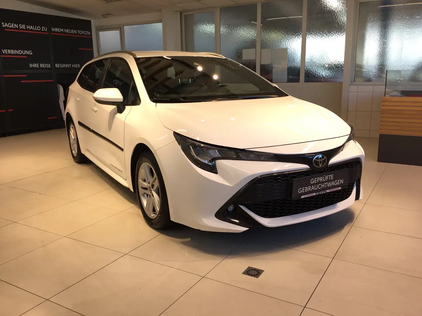 Toyota Corolla Kombi 1,2 Turbo Active +AHV +Dashcam Weiß - 2