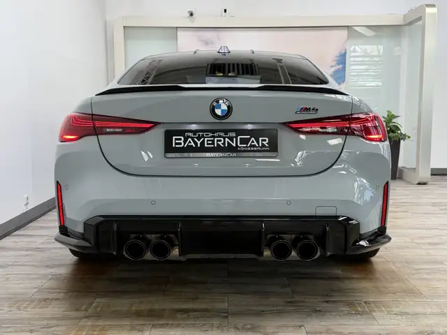 BMW M4 view 5