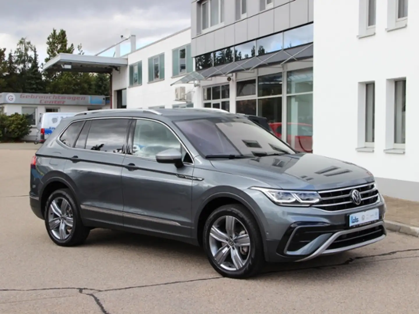 Volkswagen Tiguan Allspace 2.0 TDI Elegance 4Motion Tiptronic KLIMA LED NAVI Gris - 2