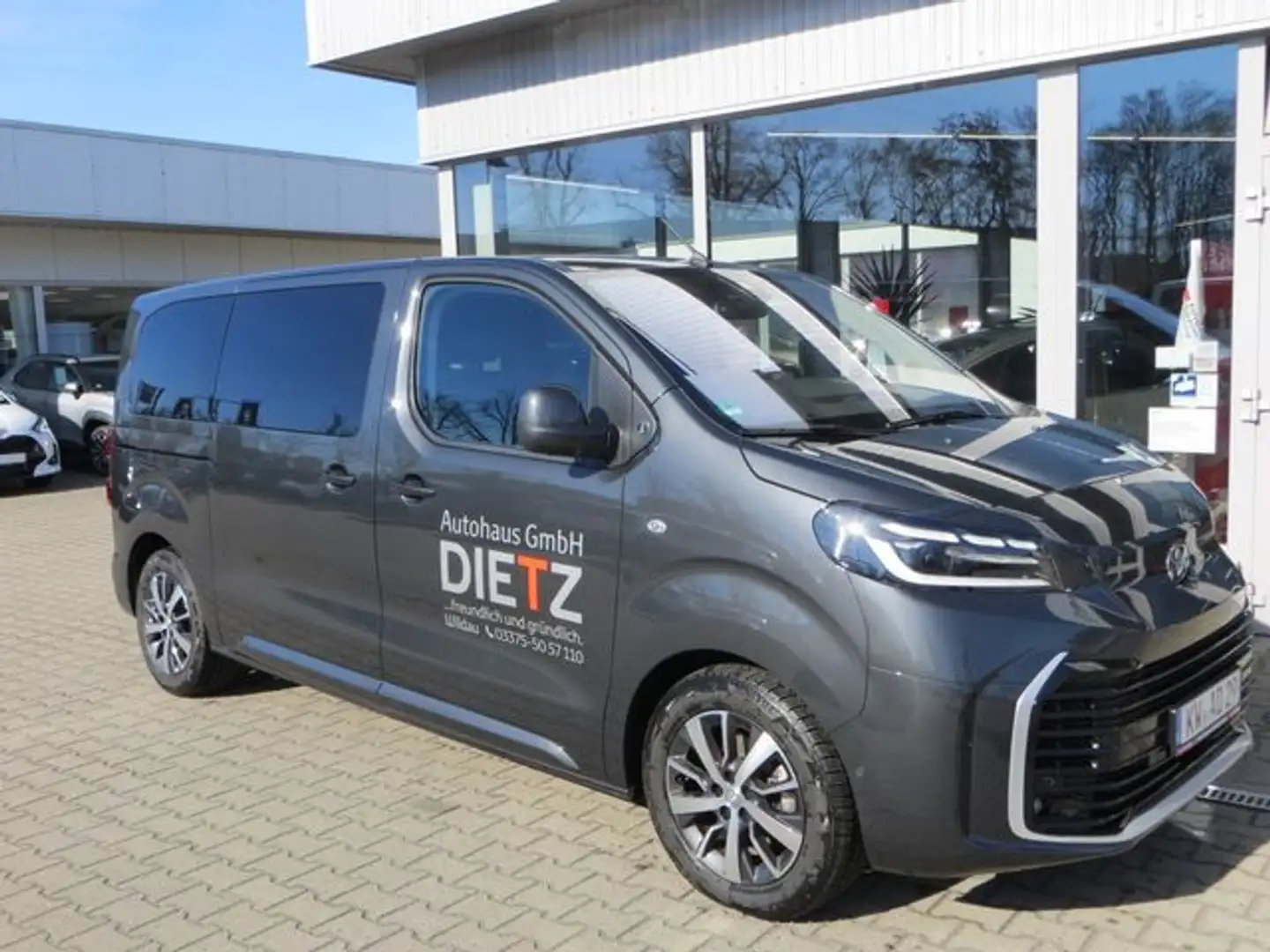 Toyota Proace Verso 2.0 D L1 Team D*LED*NAVI*ACC*TOTW Grau - 2