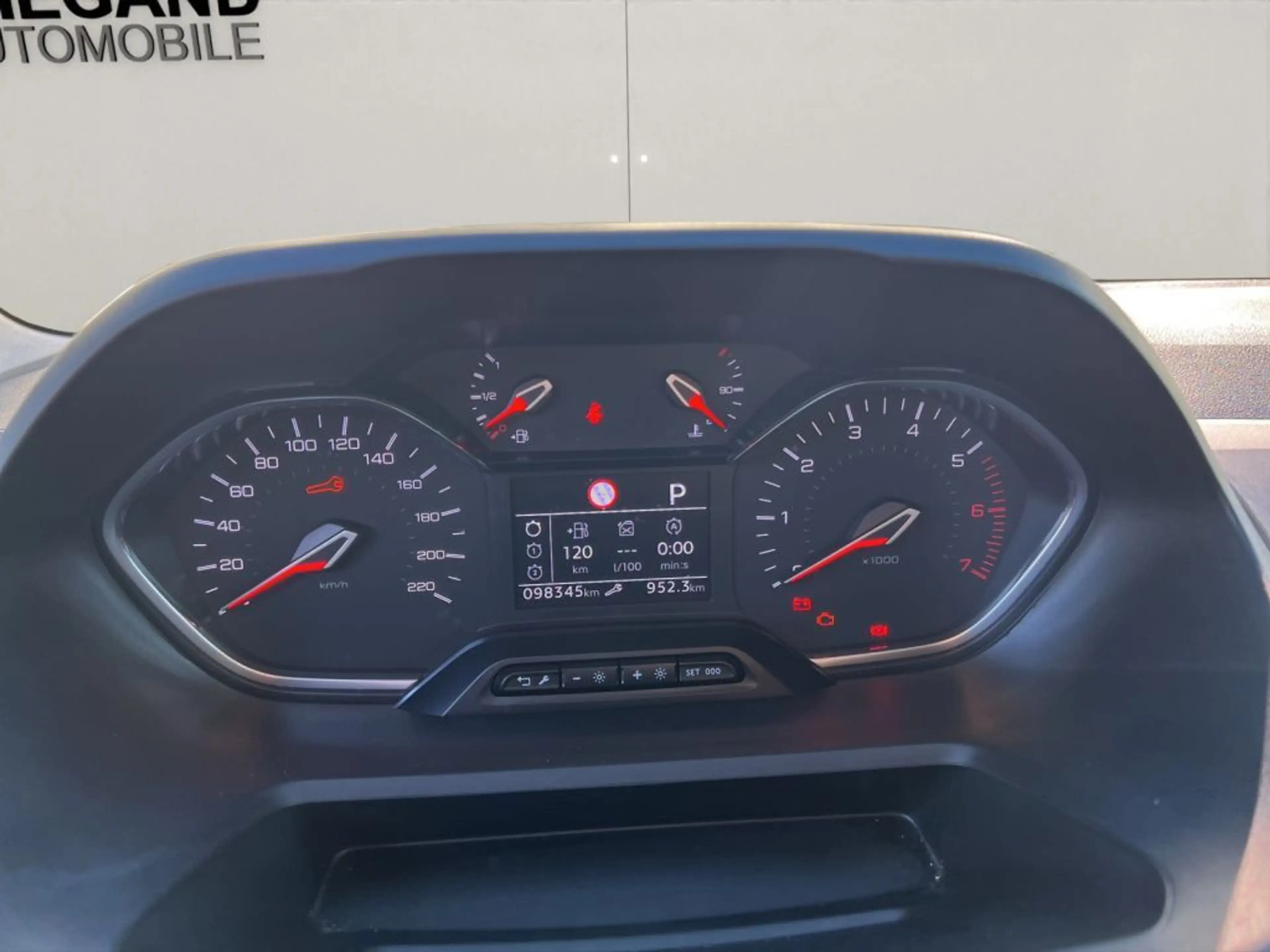 Peugeot Rifter PureTech 130 L1 EAT8 Allure — photo 13