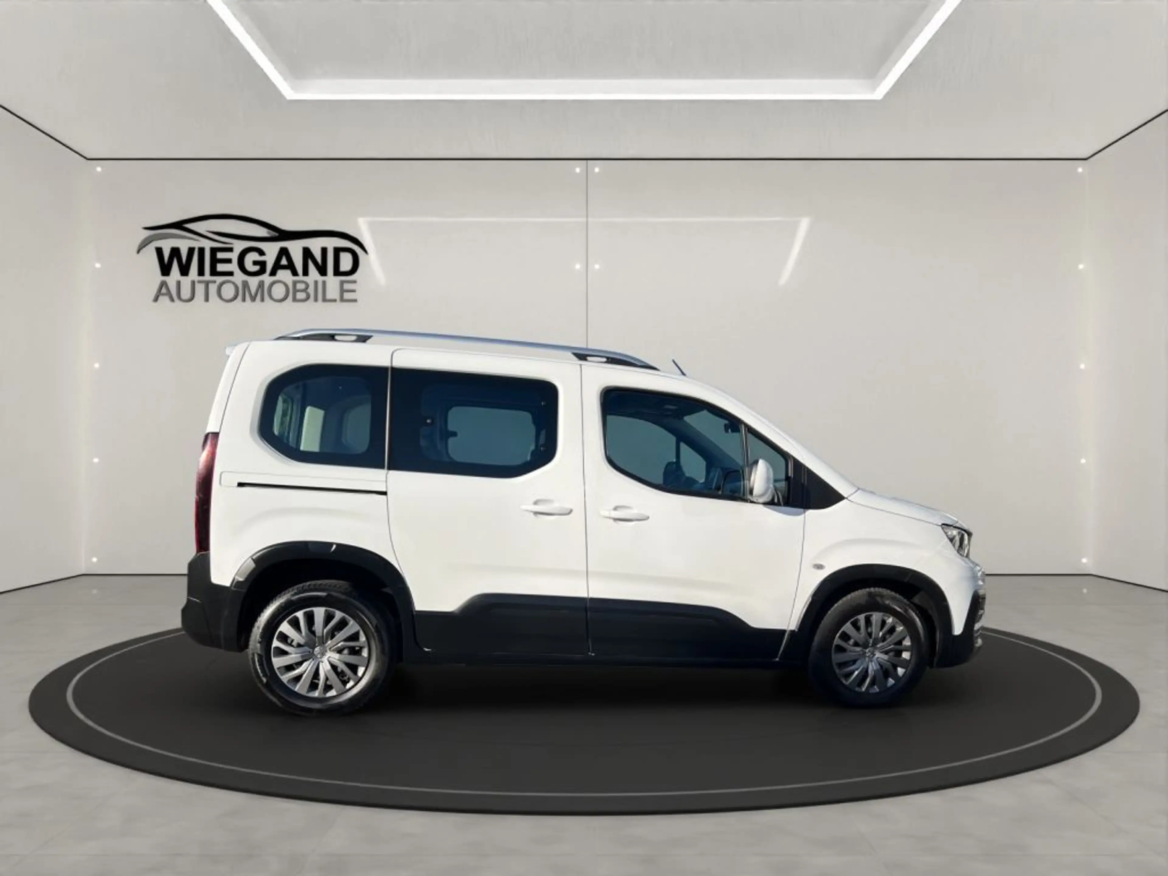 Peugeot Rifter PureTech 130 L1 EAT8 Allure — photo 6