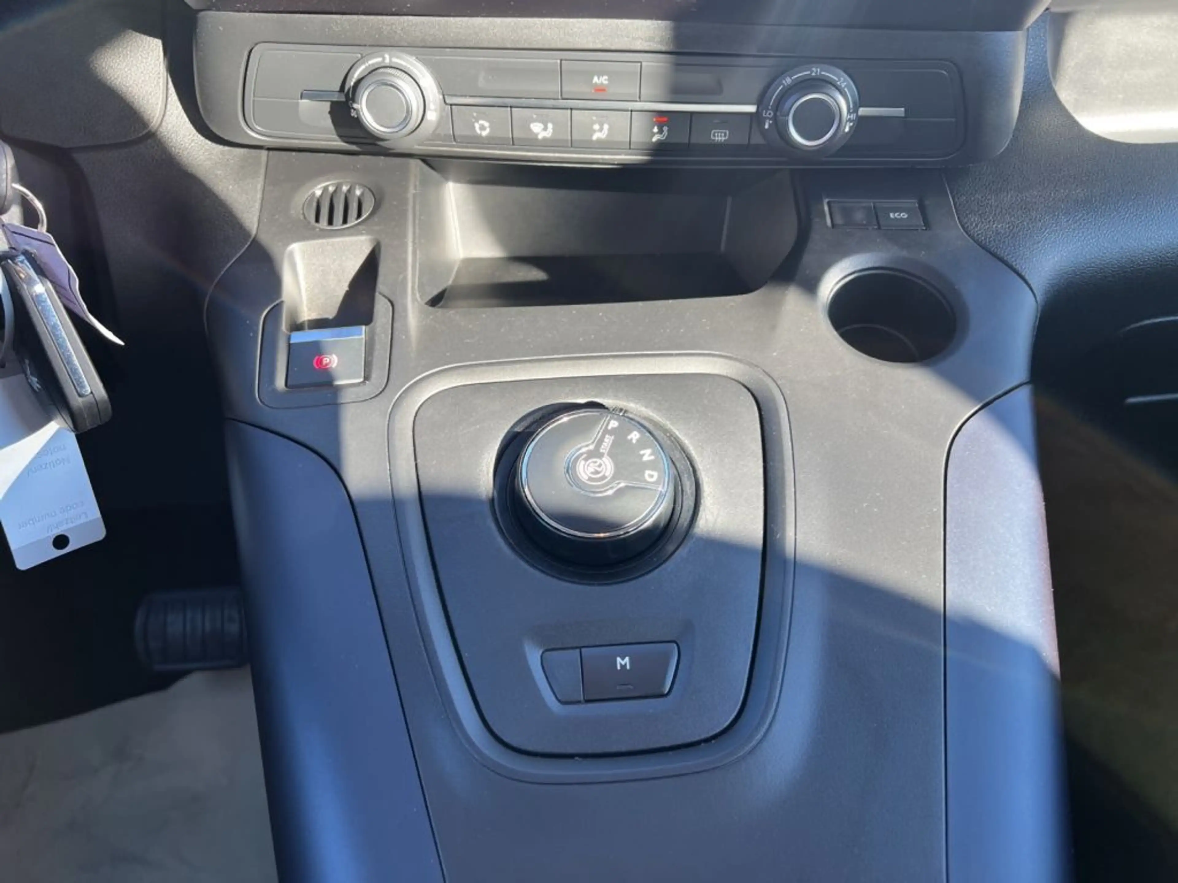 Peugeot Rifter PureTech 130 L1 EAT8 Allure — photo 11