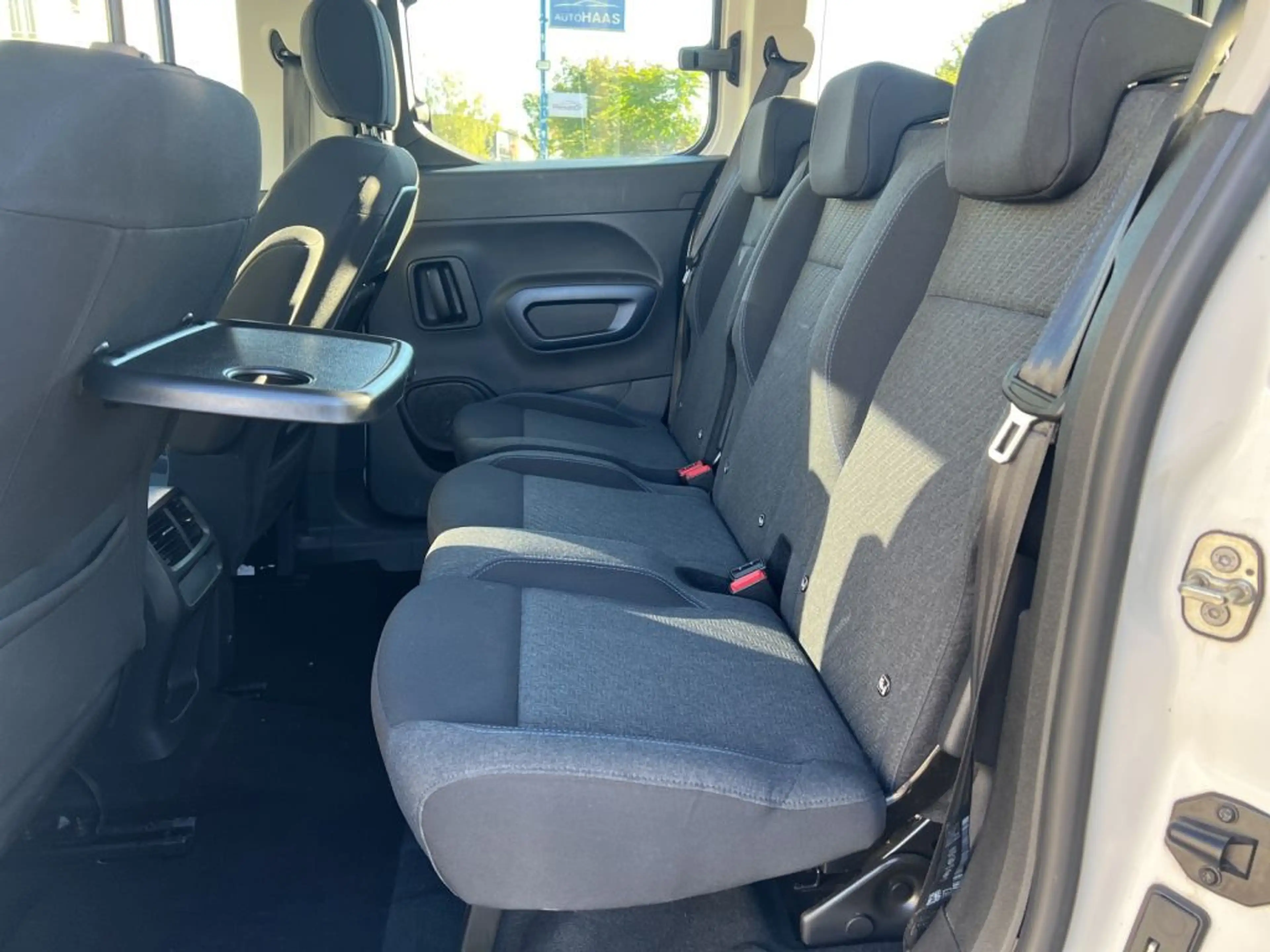 Peugeot Rifter PureTech 130 L1 EAT8 Allure — photo 15
