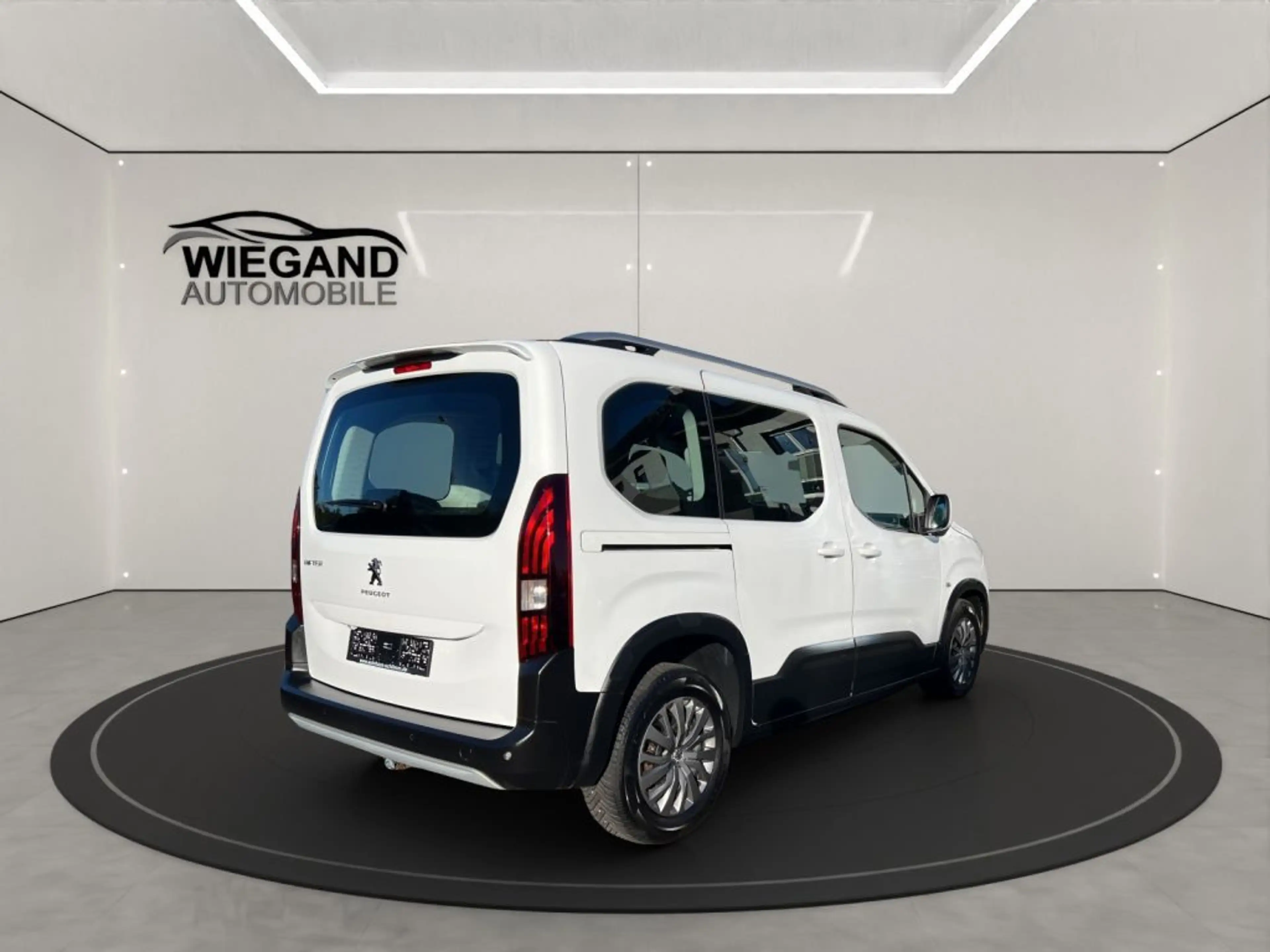 Peugeot Rifter PureTech 130 L1 EAT8 Allure — photo 5