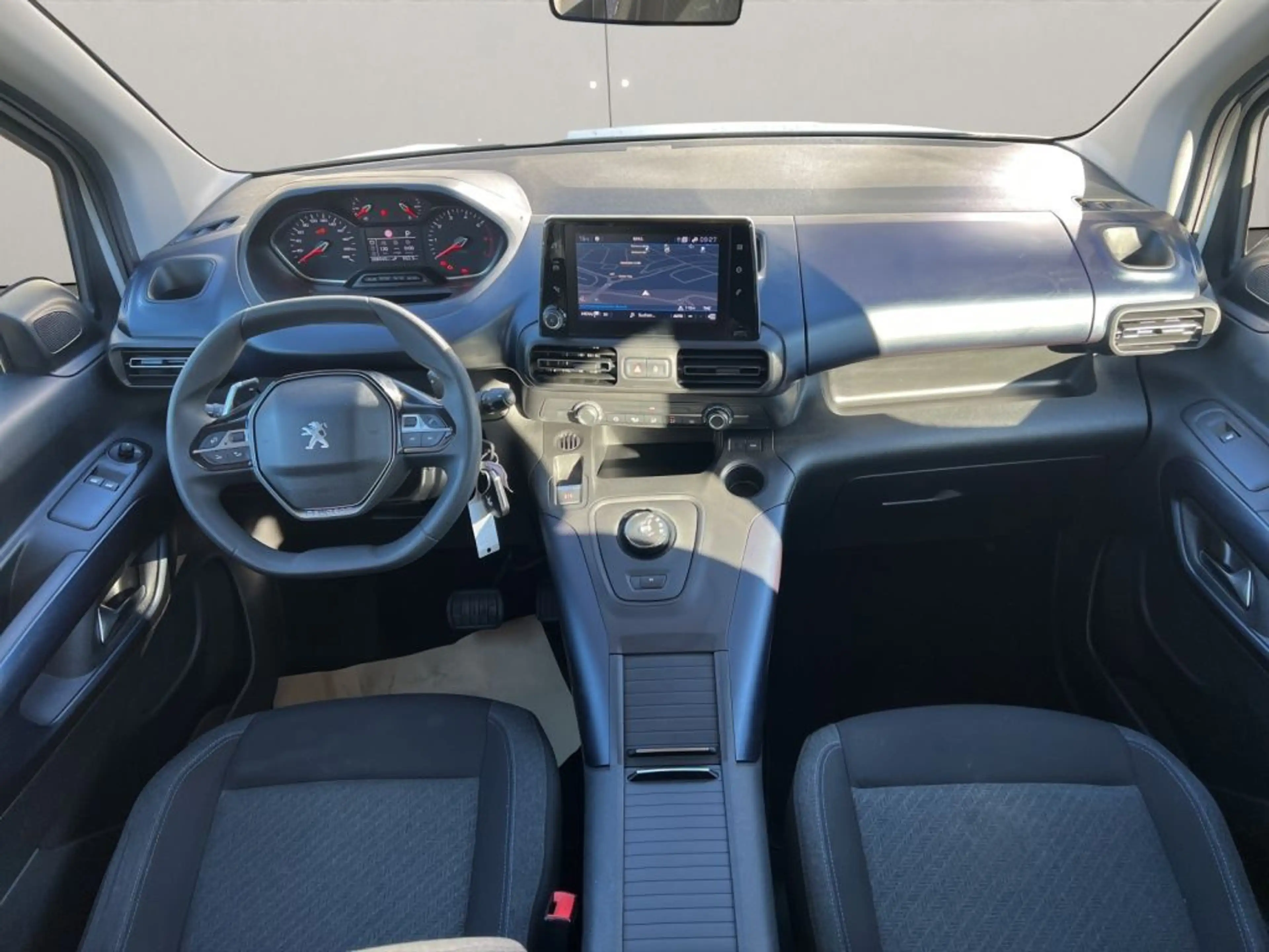 Peugeot Rifter PureTech 130 L1 EAT8 Allure — photo 10