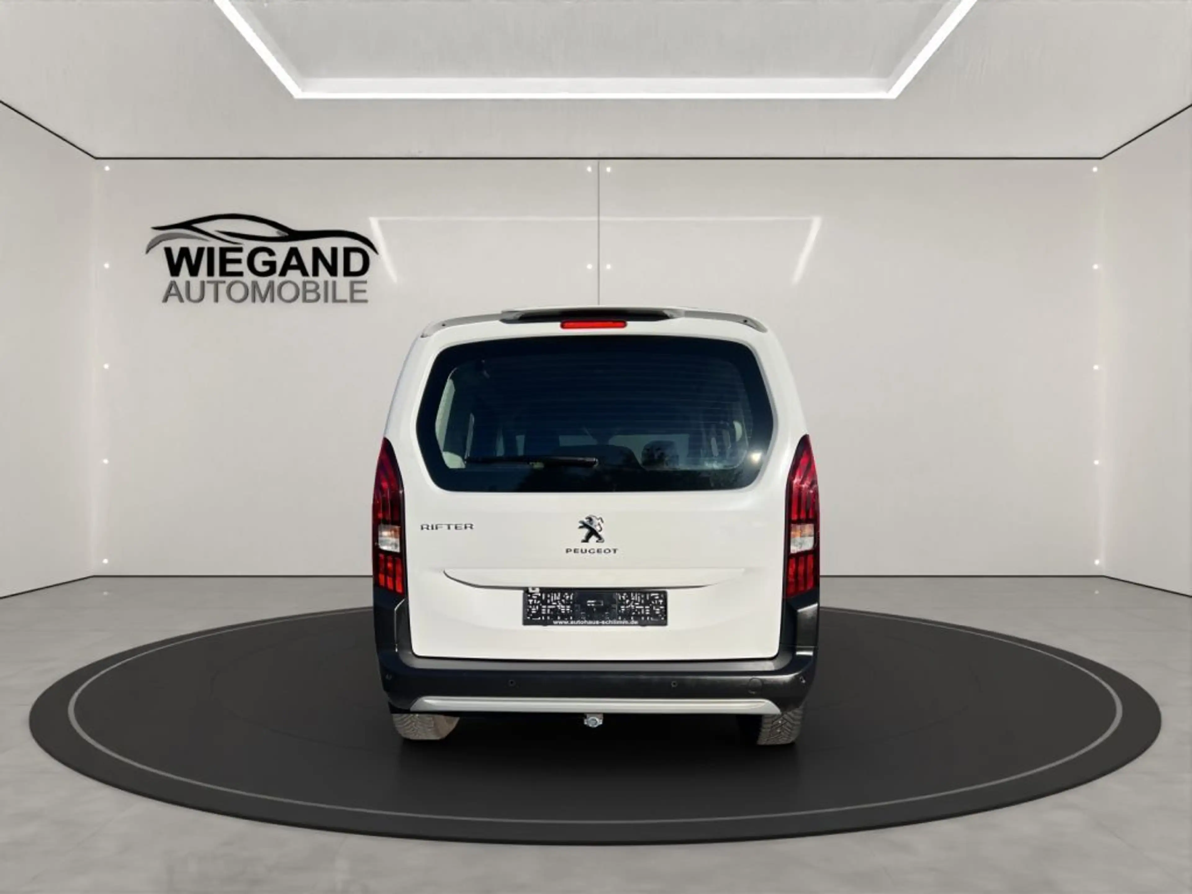 Peugeot Rifter PureTech 130 L1 EAT8 Allure — photo 4