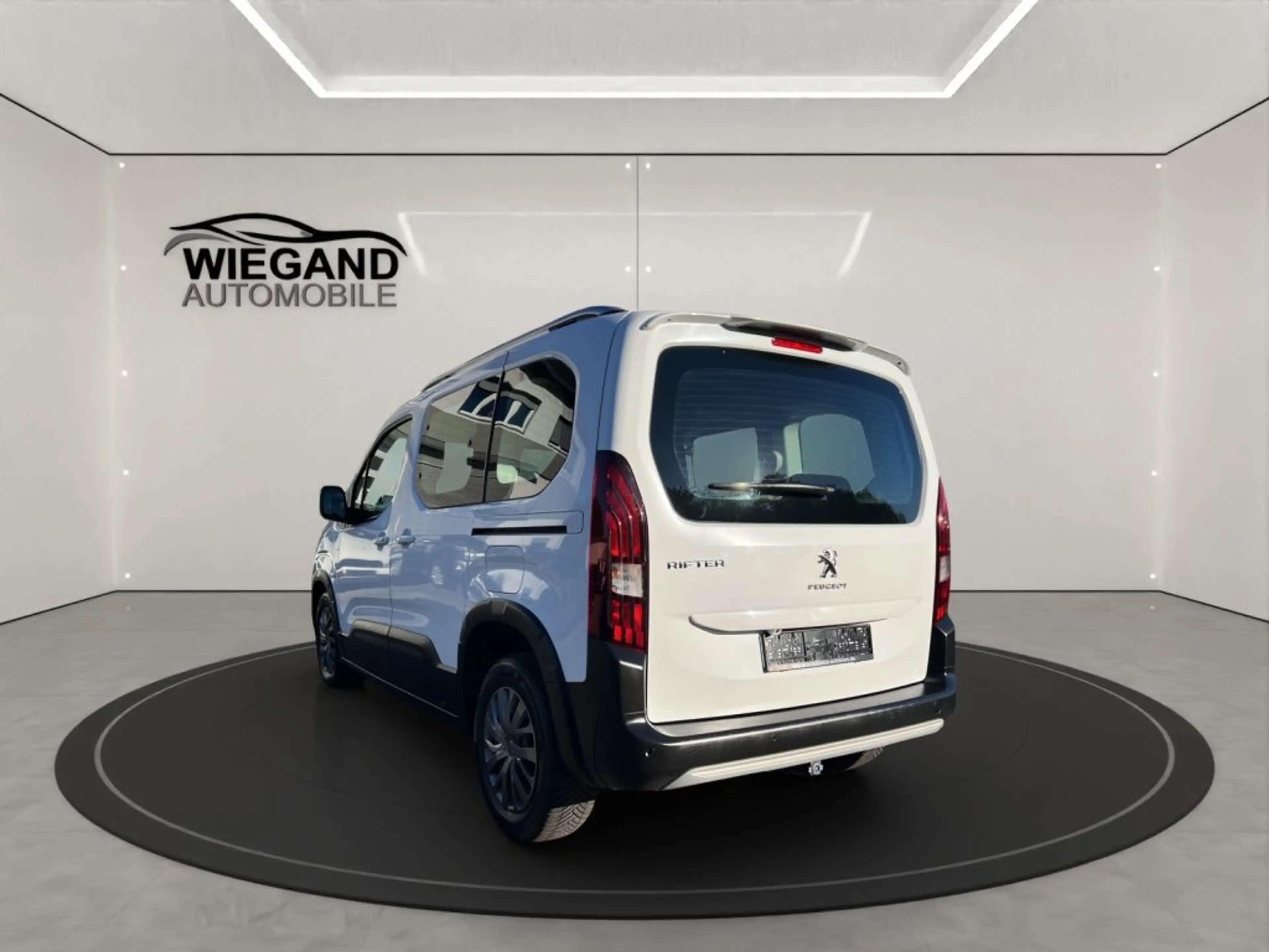 Peugeot Rifter PureTech 130 L1 EAT8 Allure — photo 3