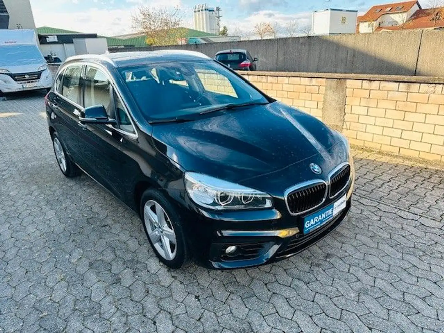 BMW 218 D Active Tourer AUT*1 Hand*AHK Schwarz - 1