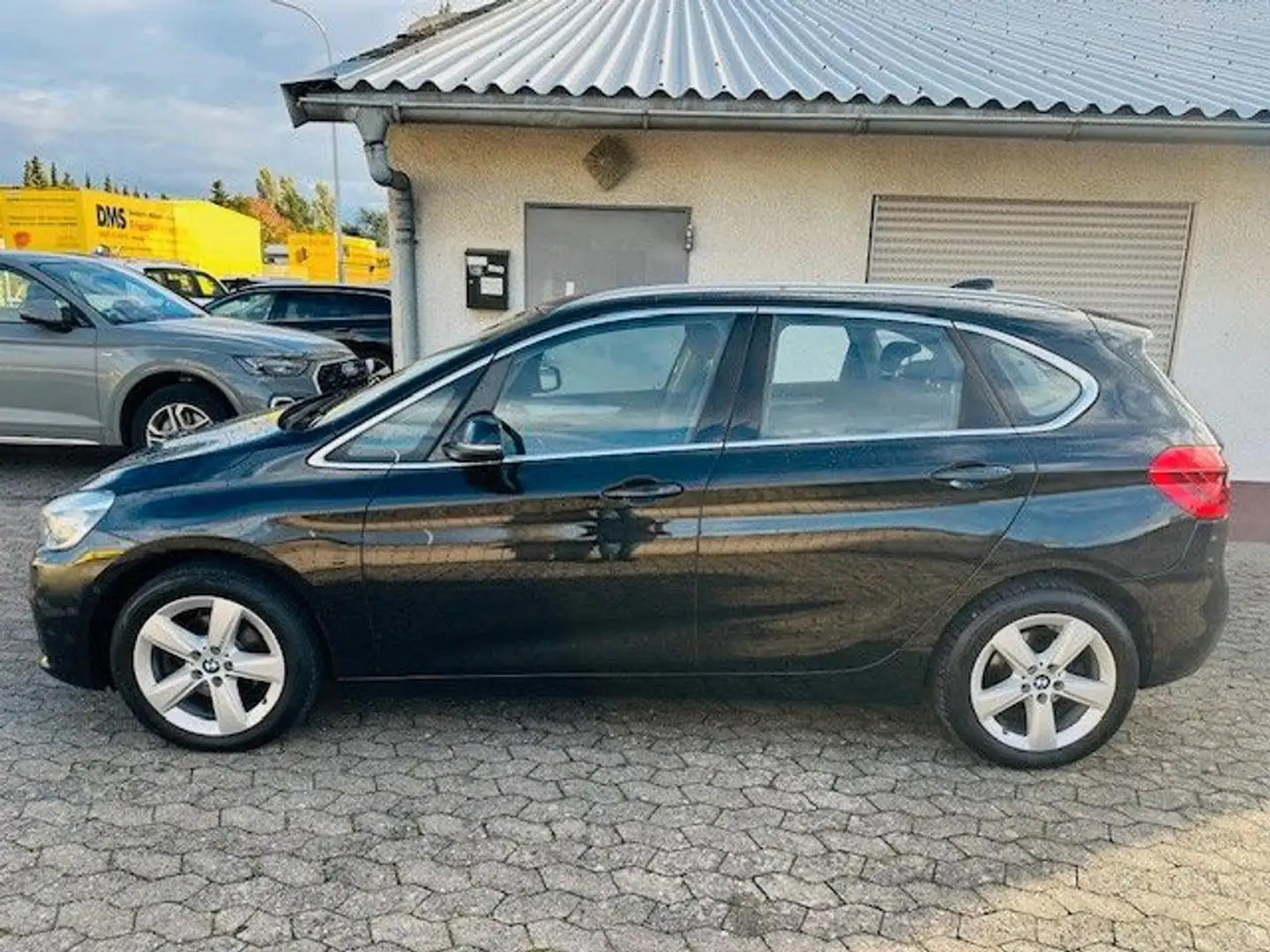 BMW 218 D Active Tourer AUT*1 Hand*AHK Schwarz - 2
