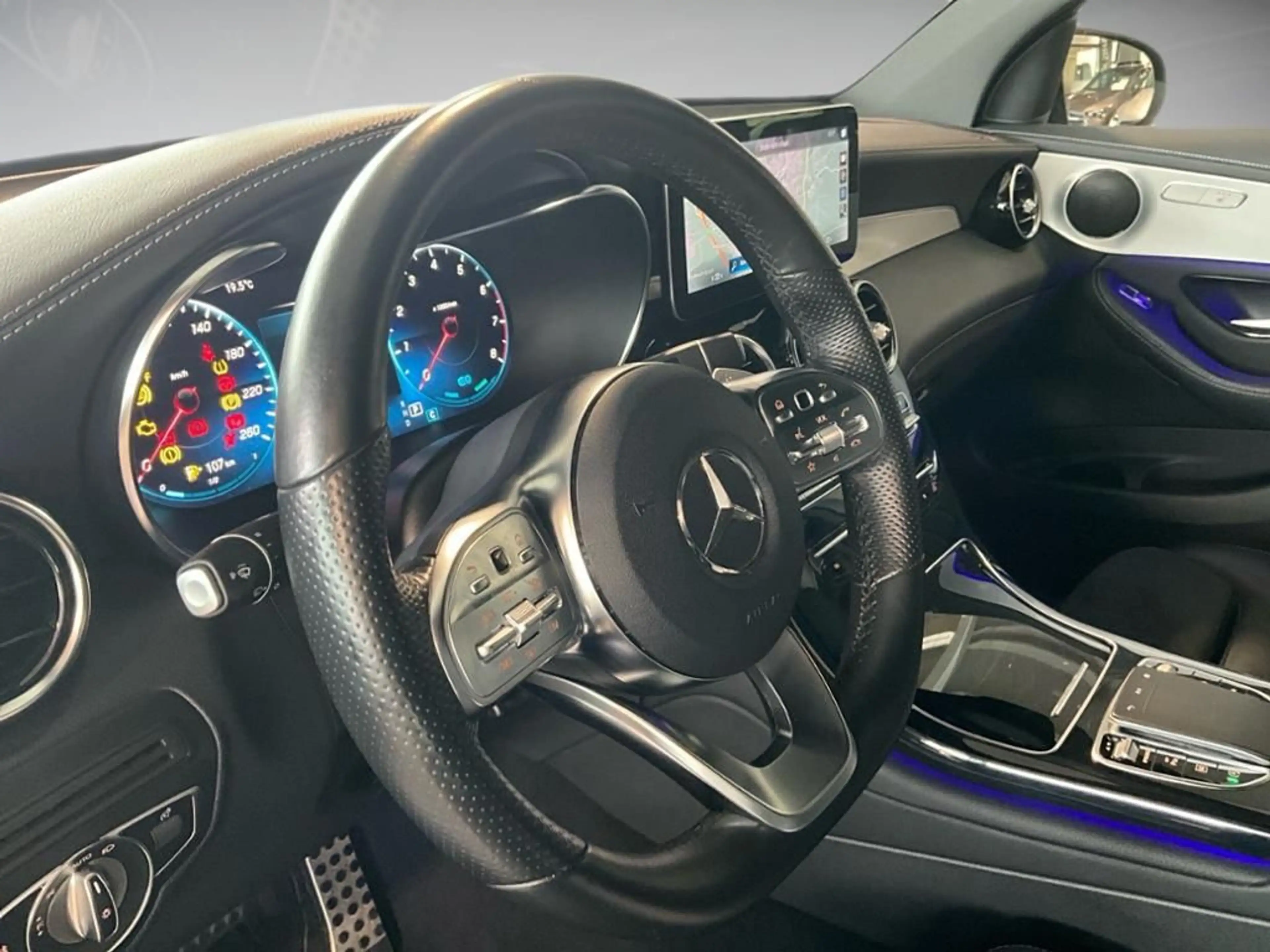 Mercedes-Benz GLC 200 4M AMG Line AUT DynLicht Fernlichtass. — photo 9