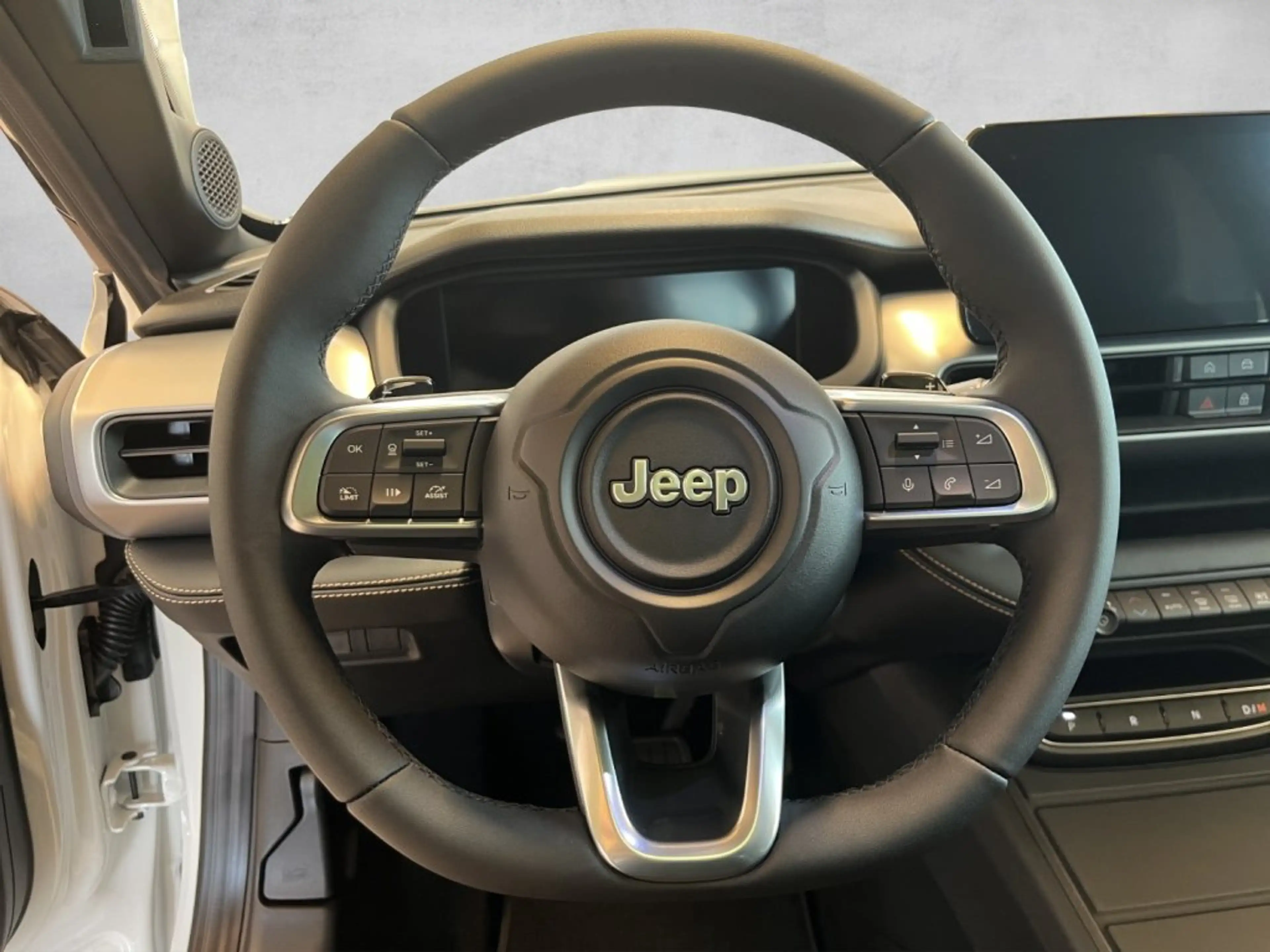 Jeep Avenger 85th Anniversary MHEV 110 — photo 10