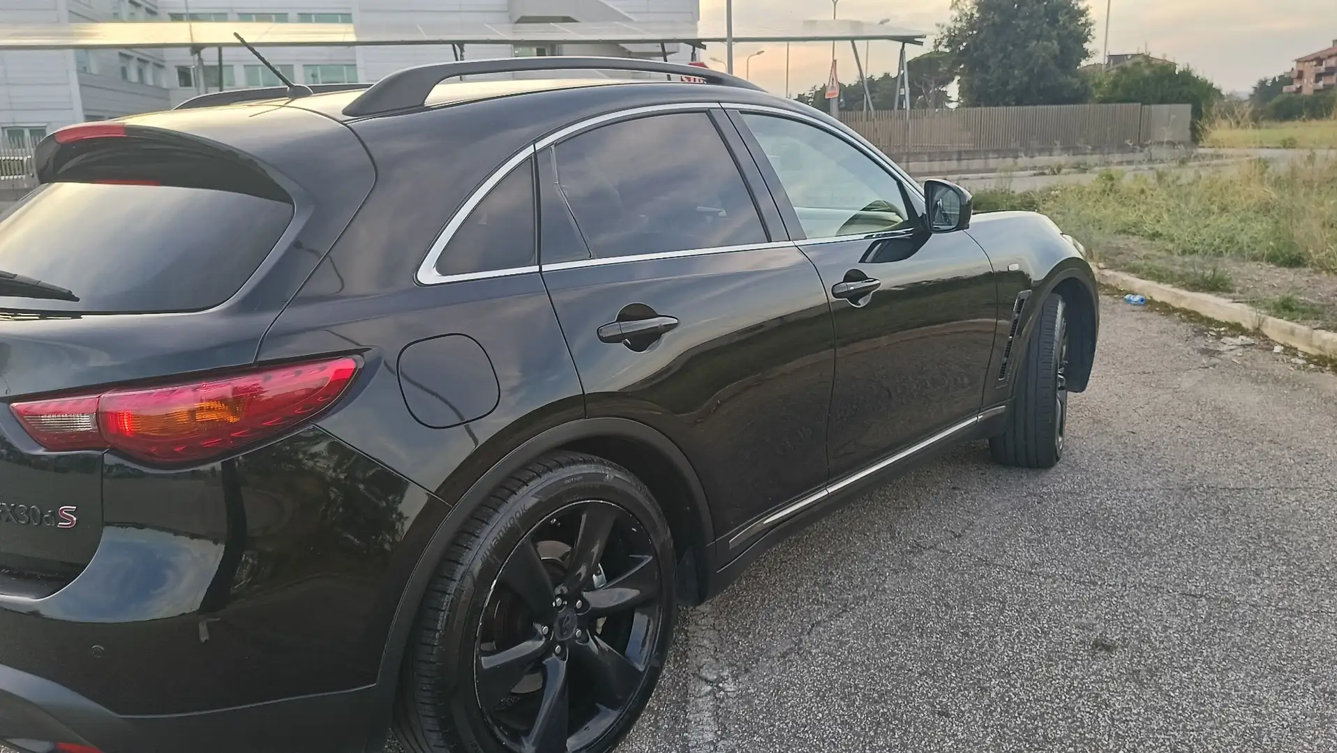 Infiniti FX 3.0d V6 S Premium awd auto - 1