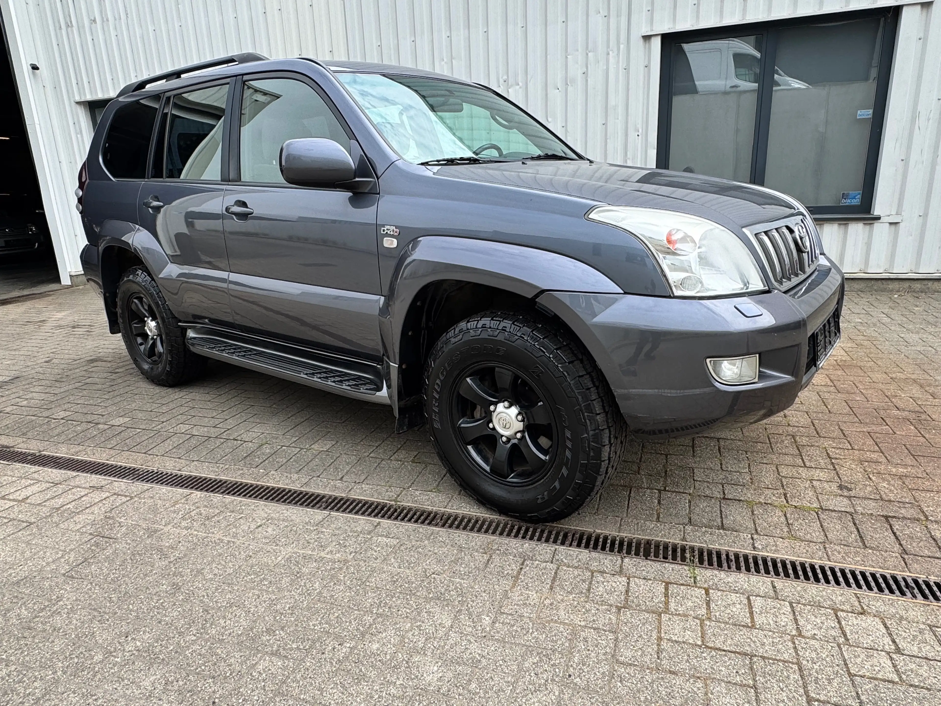 Toyota Land Cruiser Prado — photo 2