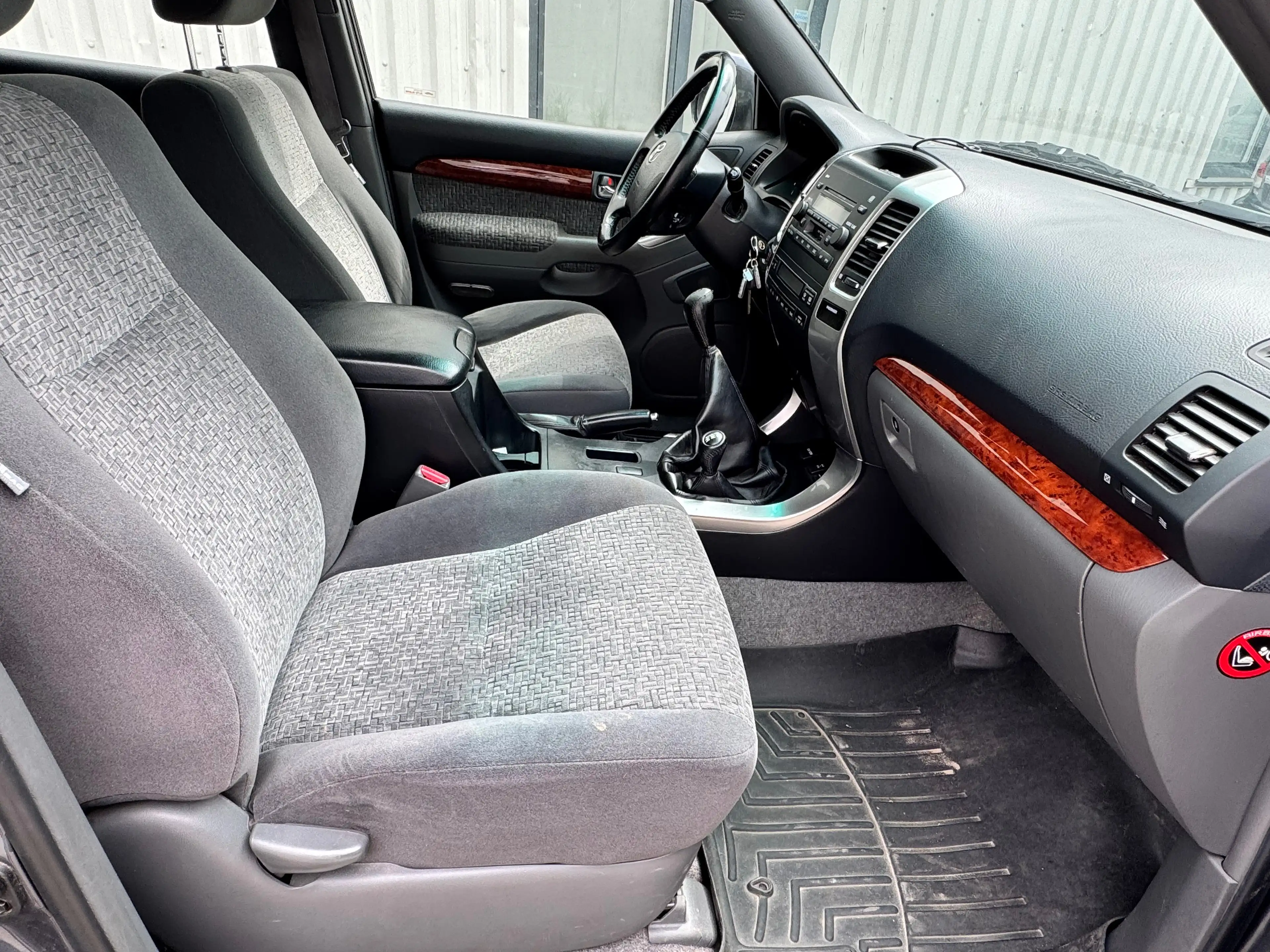 Toyota Land Cruiser Prado — photo 7