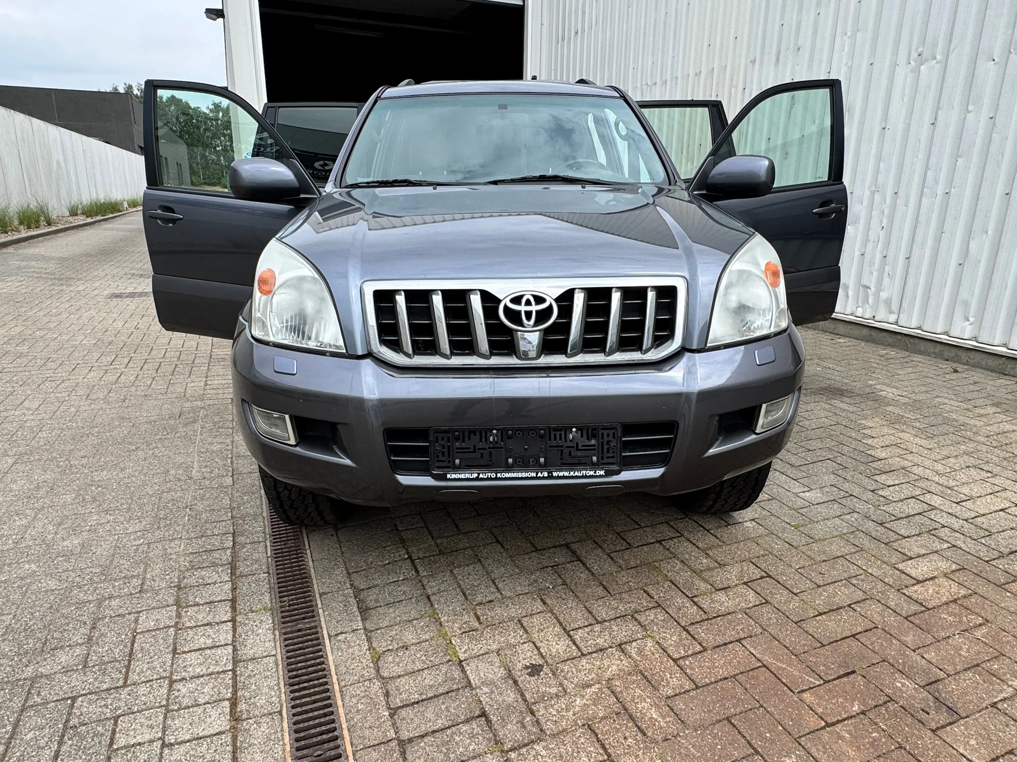 Toyota Land Cruiser Prado — photo 15