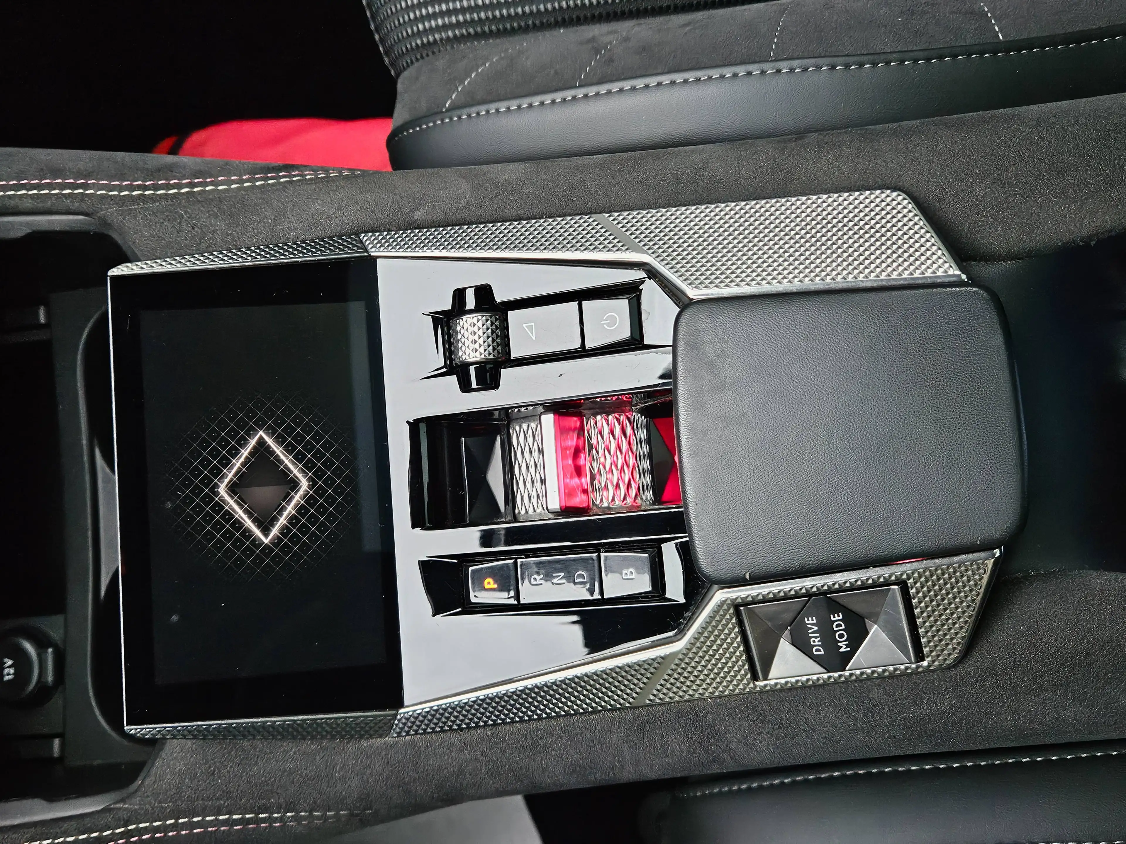 DS Automobiles DS 4 DS 4 PHEV 1.6 E-TENSE Bastille (165 kW) — photo 12