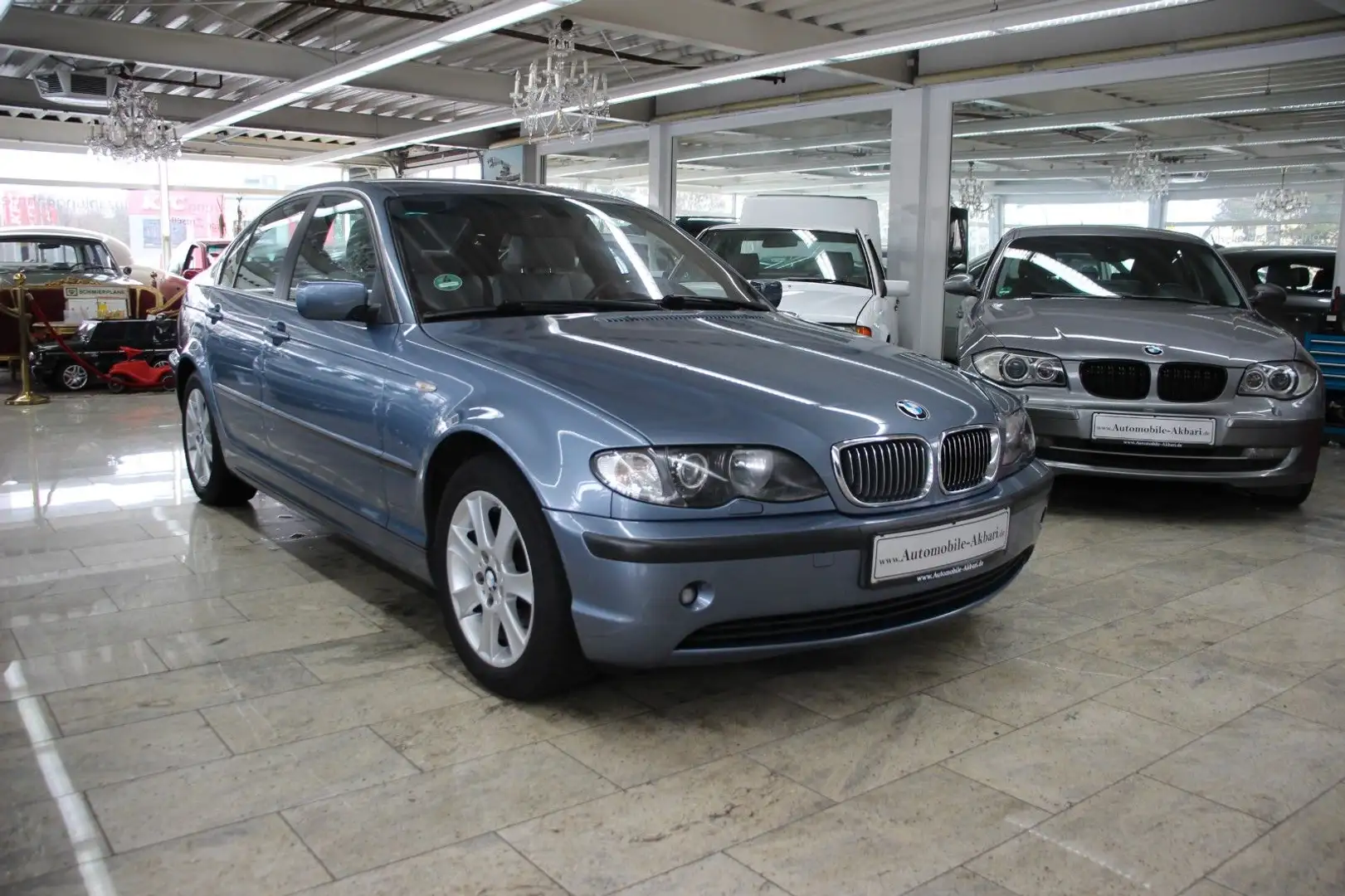 BMW 316 Baureihe 3 Lim. 316i Edition Exclusiv Blau - 2