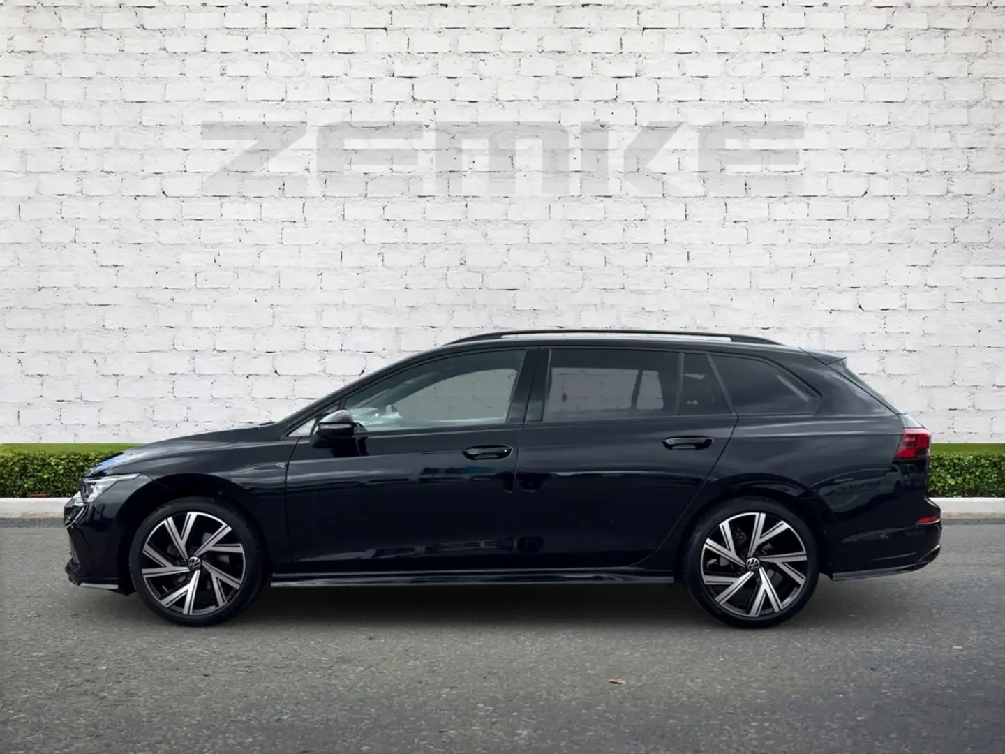 Volkswagen Golf Variant VIII 1.5 eTSI DSG R-Line Sportpaket AHK-klappbar N Nero - 2