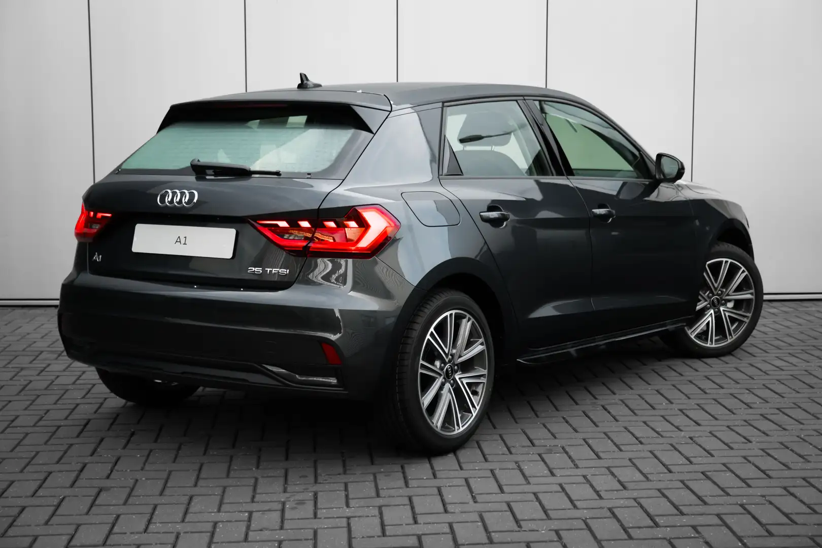 Audi A1 Sportback Advanced edition | Airconditioning 2-zon Grijs - 2