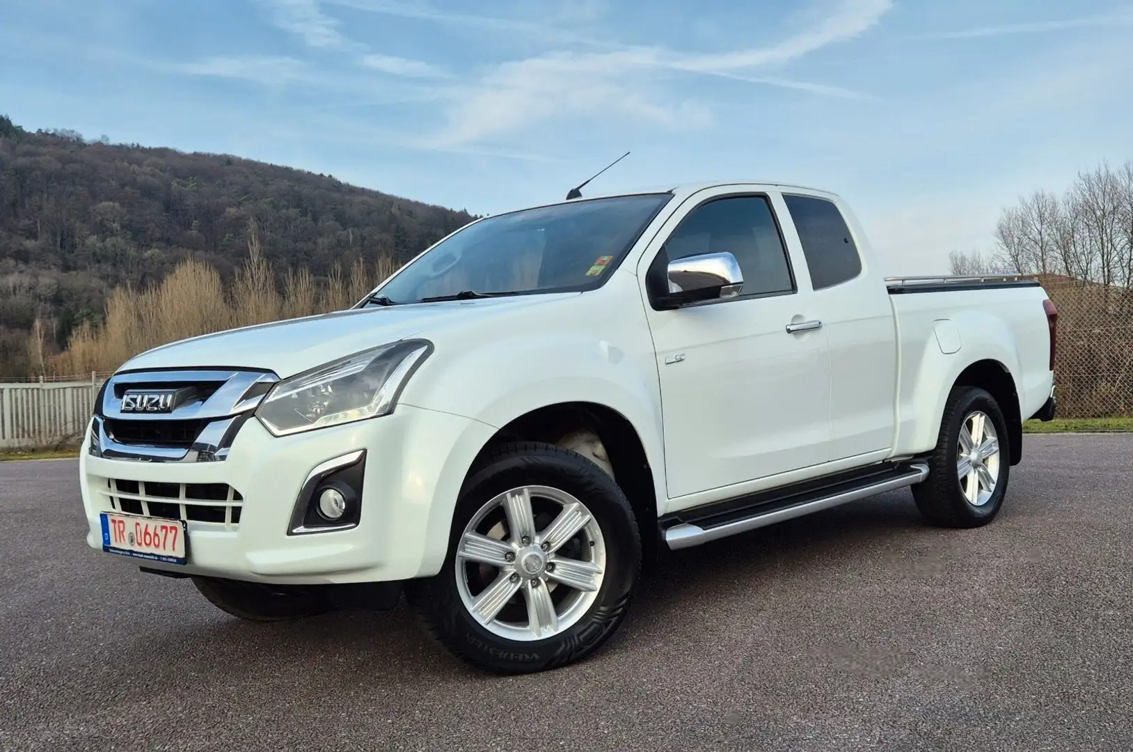 Isuzu D-Max 1.9 TD Space Cab 4WD Custom, 1.Hand. Weiß - 1
