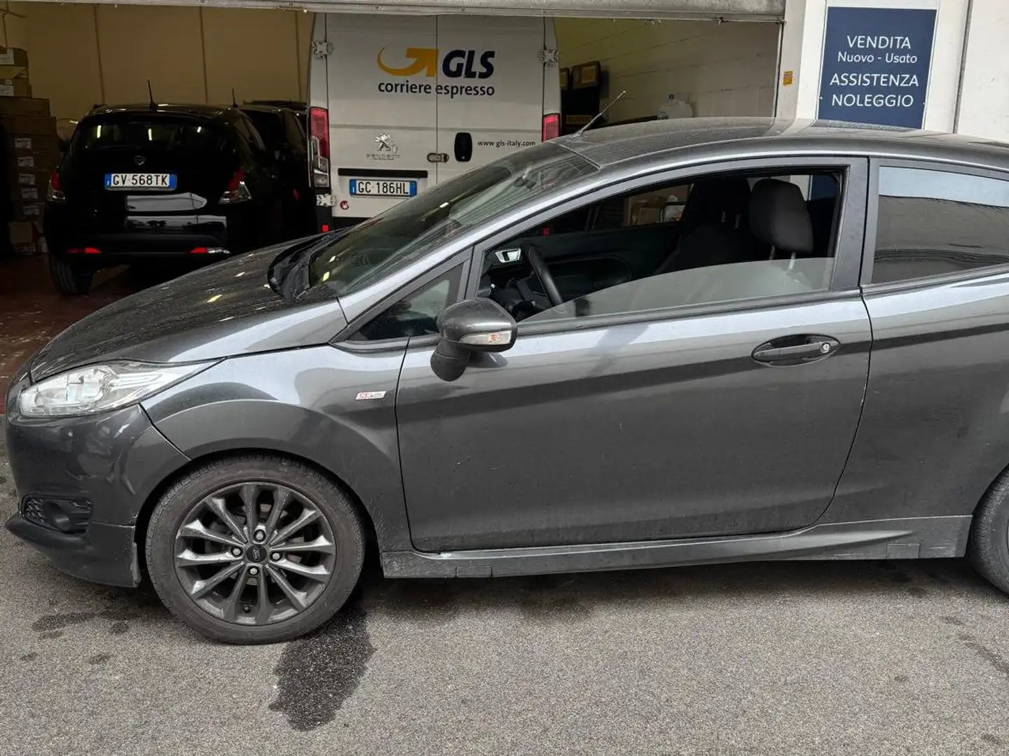 Ford Fiesta Fiesta 3p 1.5 tdci ST-line 75cv Grijs - 1