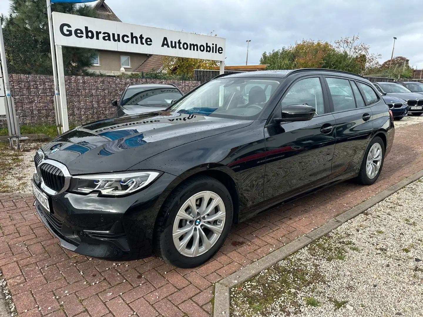 BMW 330 i*xDr*Advantage*LASER*HUD*HIFI*DAB* Schwarz - 1
