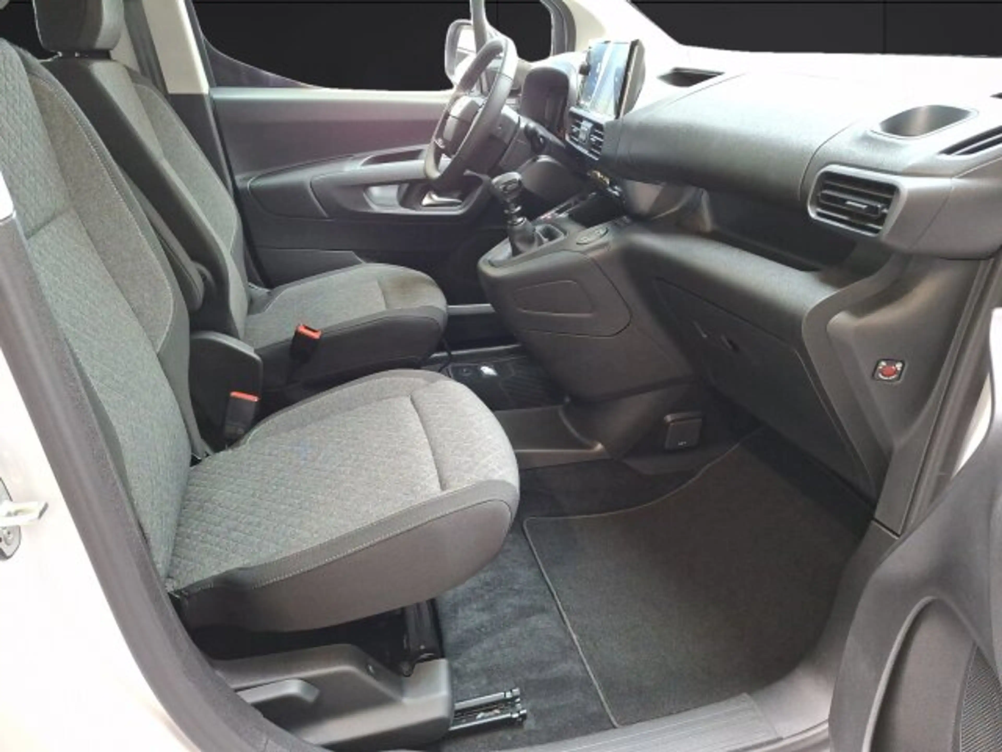 Opel Combo Life Edition 1.5 D 100 BAR-TZ +Matrix-Licht+Keyless+ — photo 9