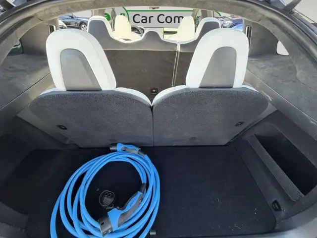 Tesla Model X view 15