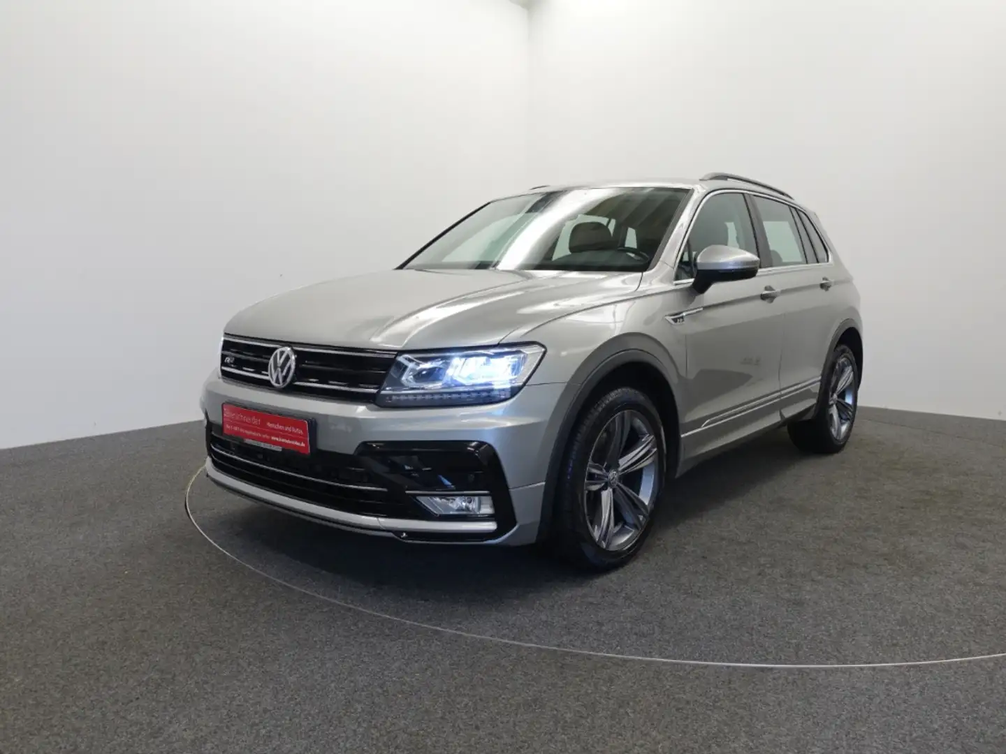 Volkswagen Tiguan 2.0 TDI DSG 4Mo. R-Line LED 19 AHK ACC Silber - 1